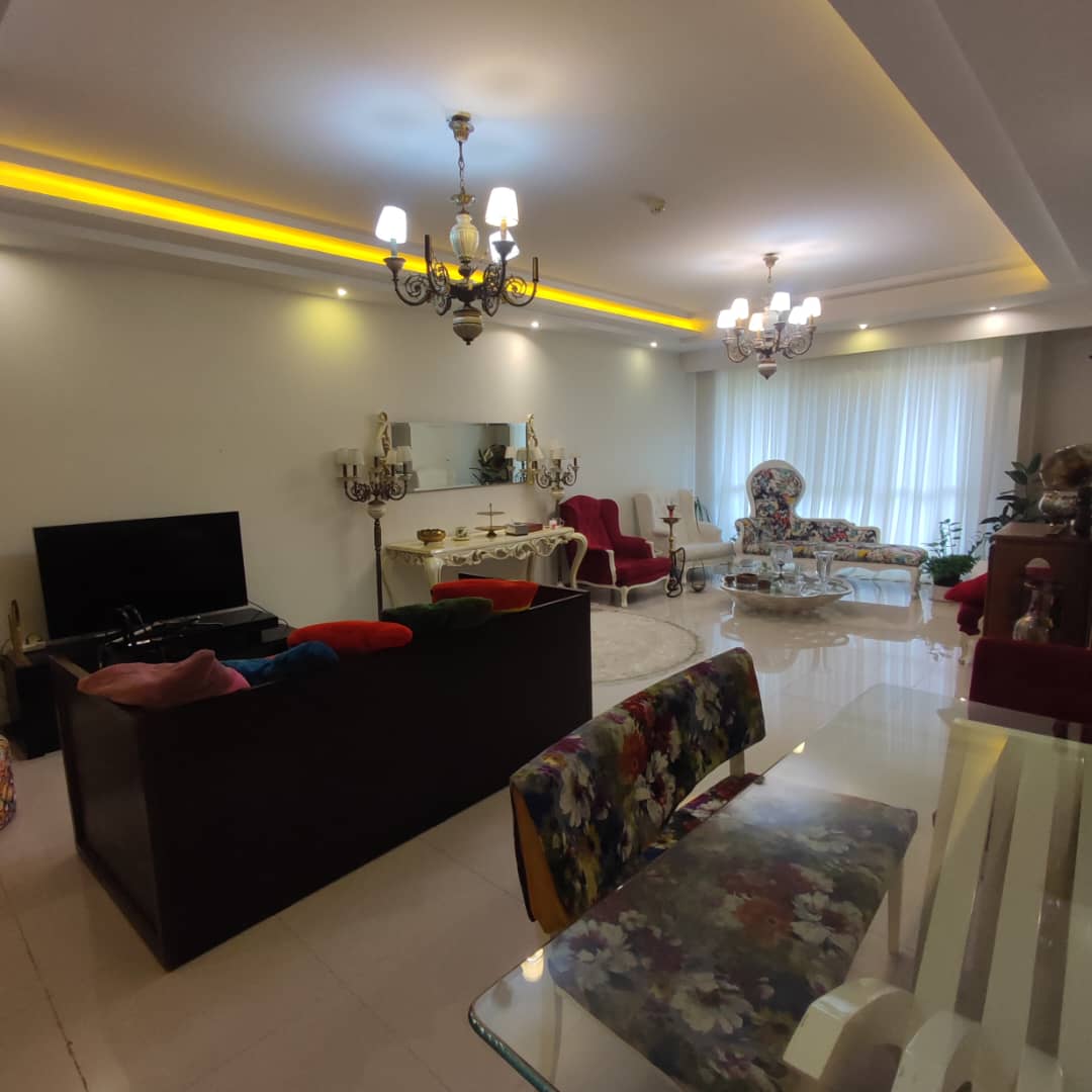 فروش اپارتمان 200متر نیاوران سه خواب تاپ لوکیشن