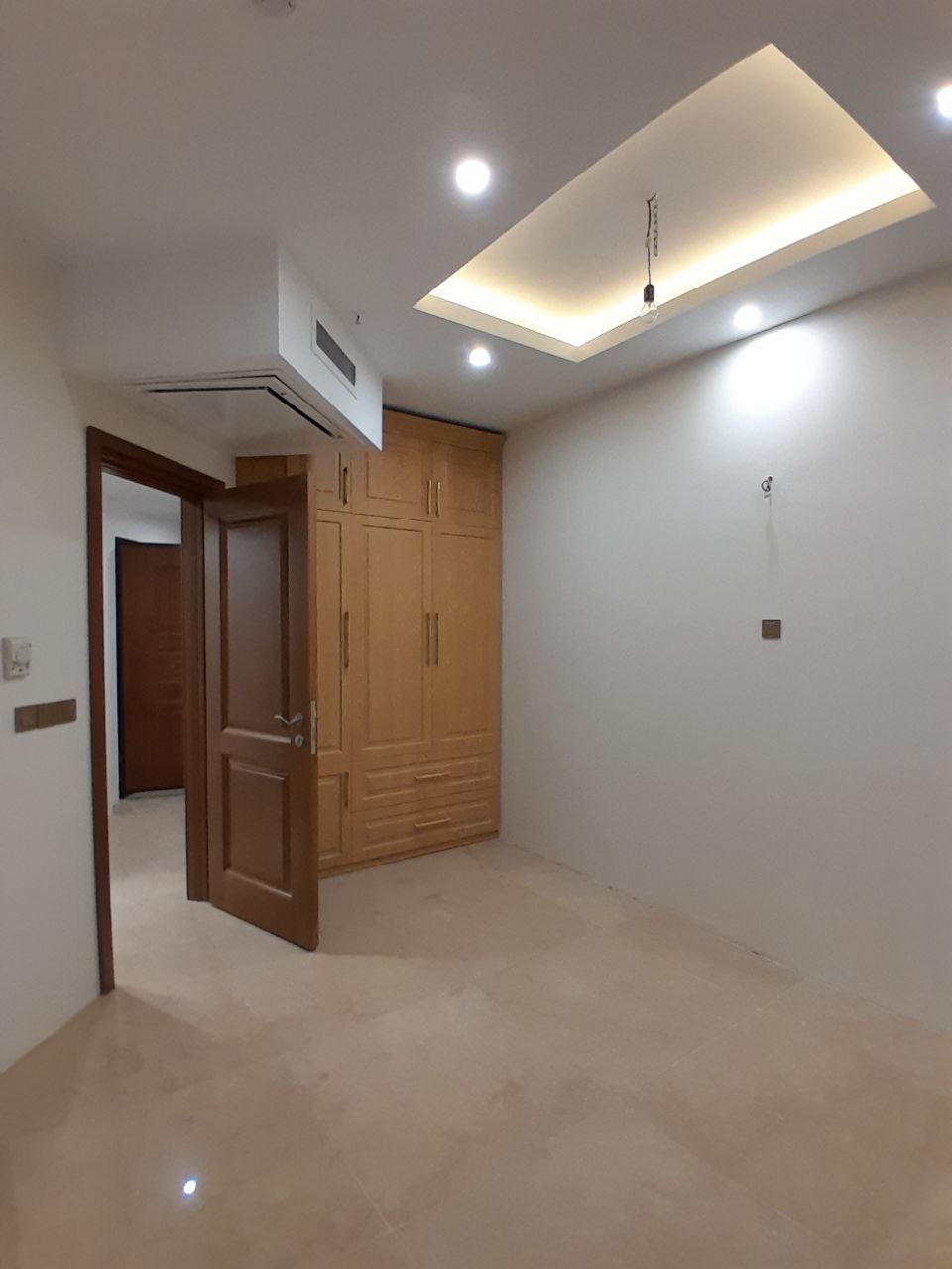 اجاره آپارتمان 260 متر جهانتاب دارای مشاعات ابی فعال
