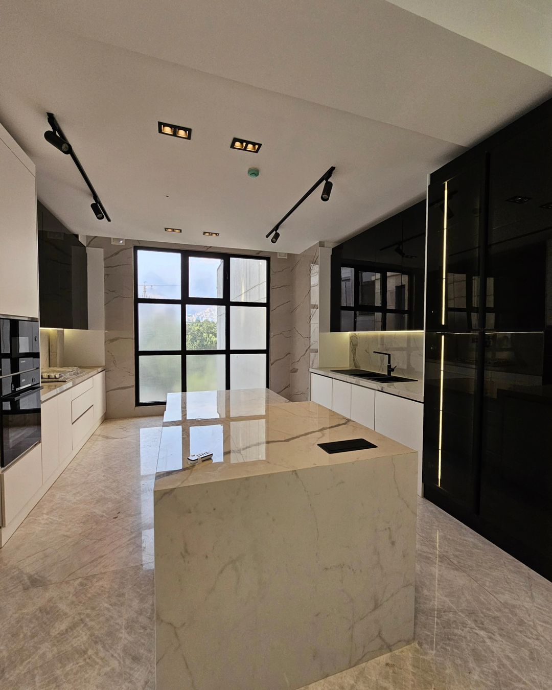 فرمانیه سنبل 260متر 4خواب 2مستر تک واحدی