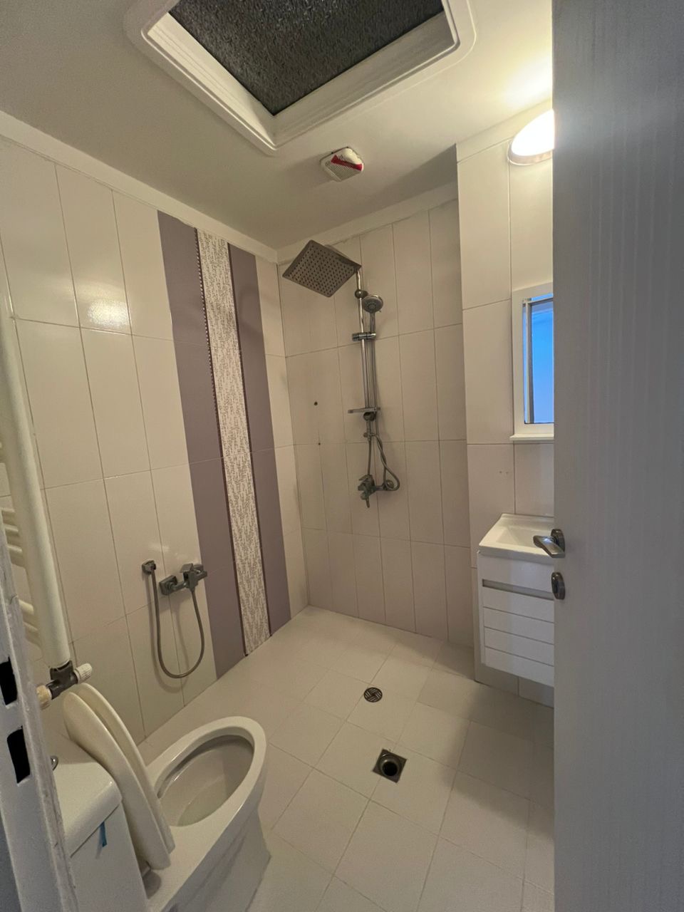 اجاره آپارتمان 130 متر نیاوران برجی بسیار فاخر و درخور