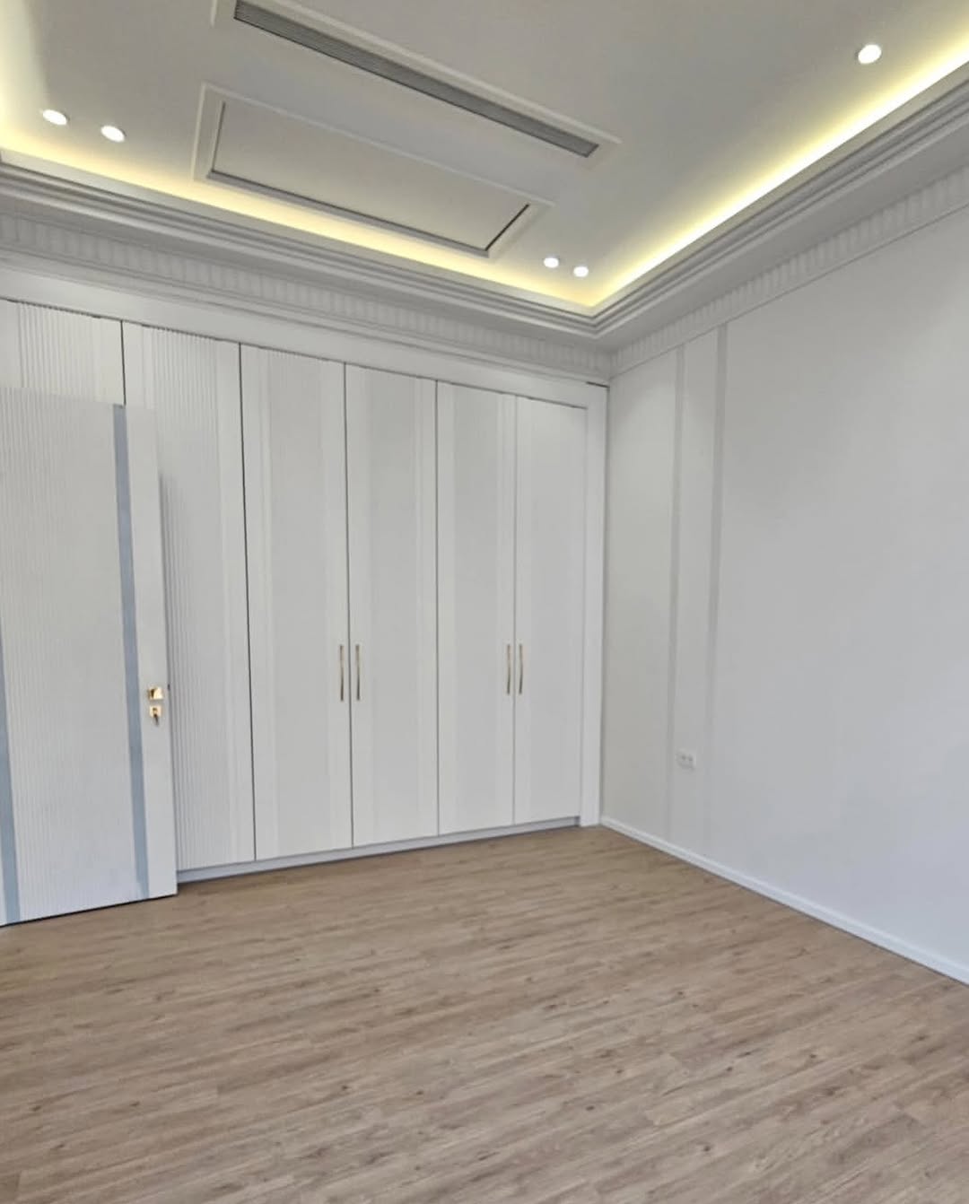 اجاره آپارتمان 240متر نیاوران  فول مشاعات پلان تفکیکی ورودی مجلل