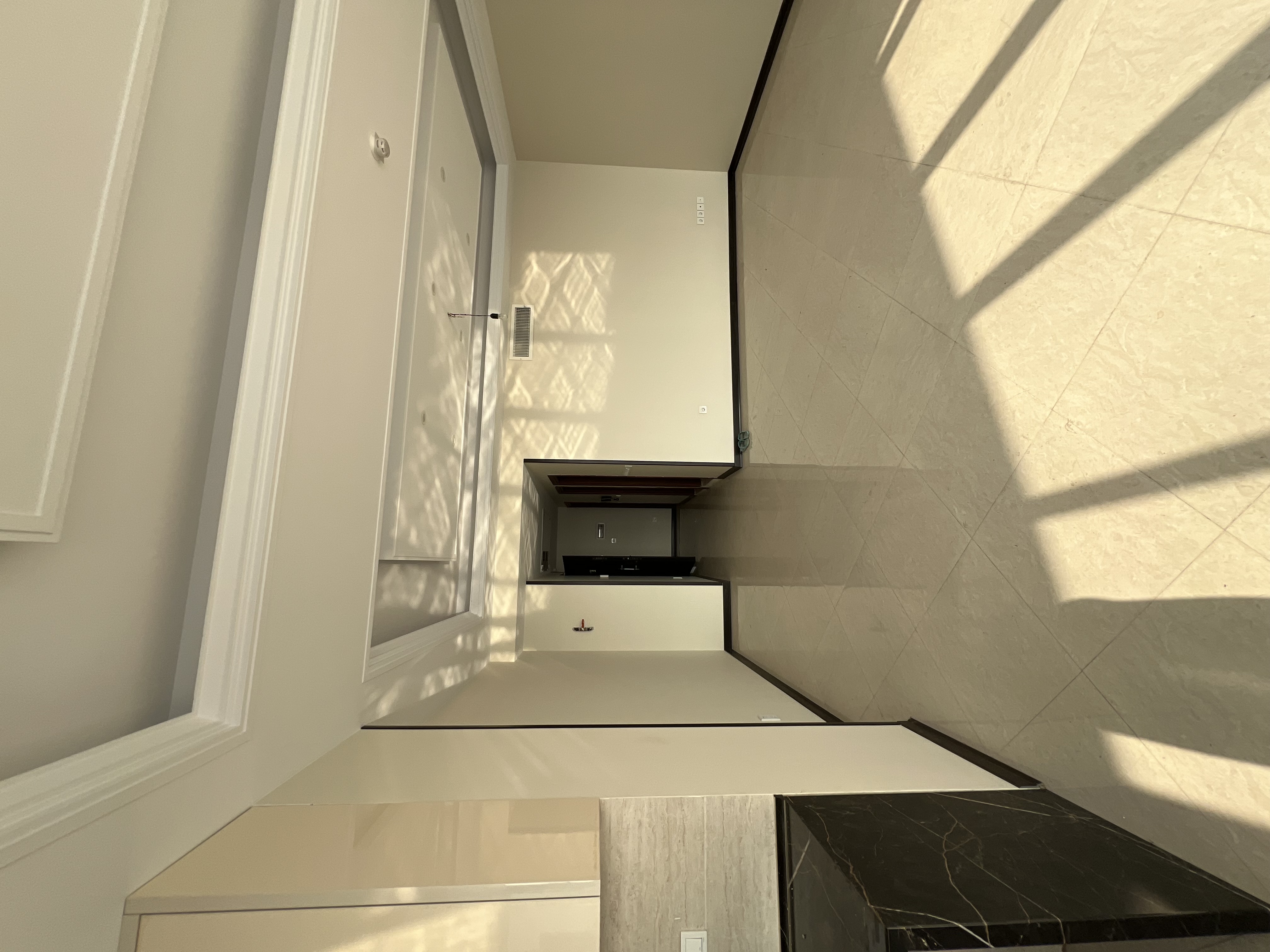 فروش 130 متر آپارتمان تک واحدی کلید نخورده غرق نور مستقیم