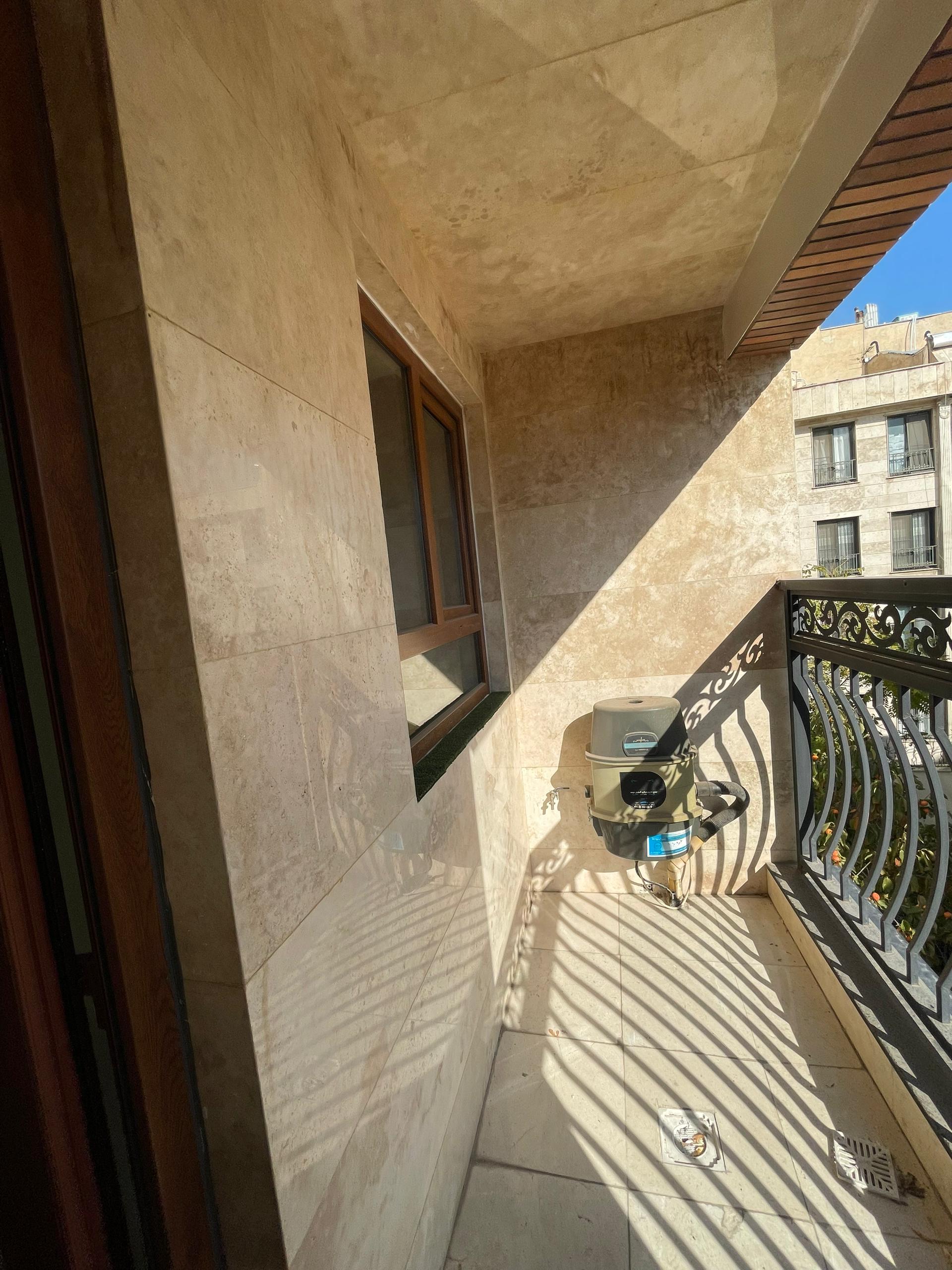 فروش آپارتمان 115متر 2خواب نیاوران غرق نور