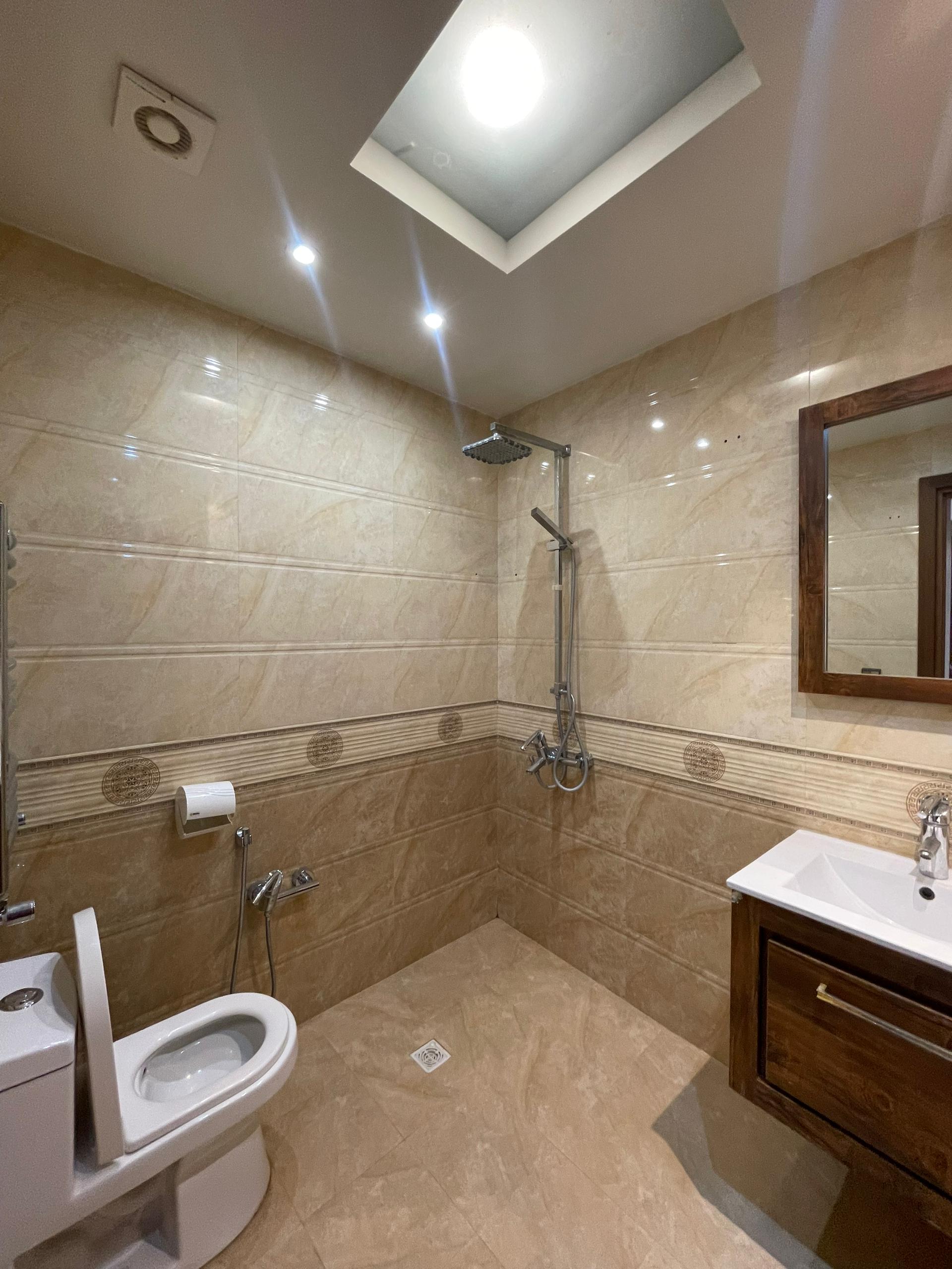 فروش آپارتمان 115متر 2خواب نیاوران غرق نور