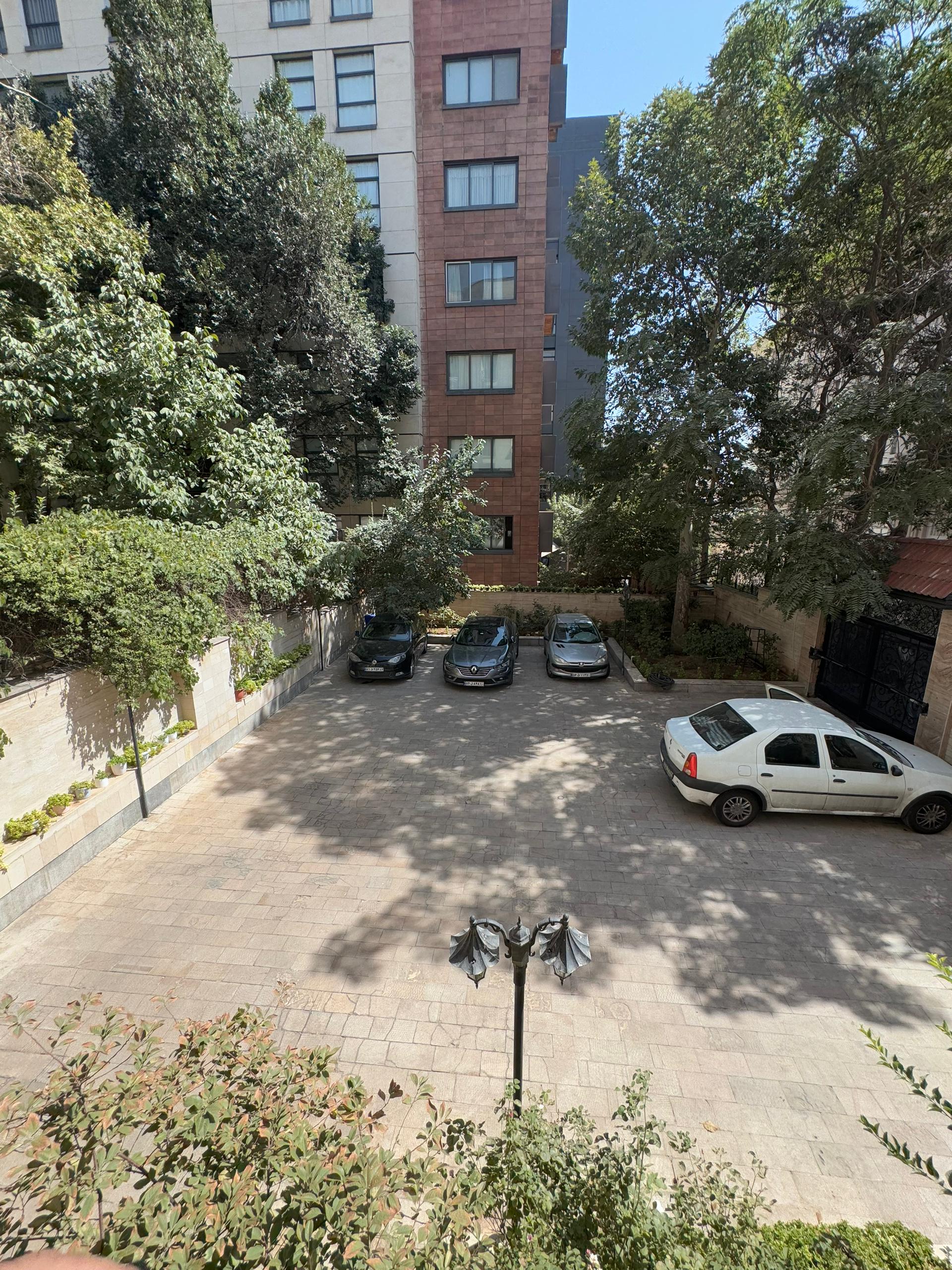 فروش آپارتمان 110 متر 2 خواب نیاوران عمار