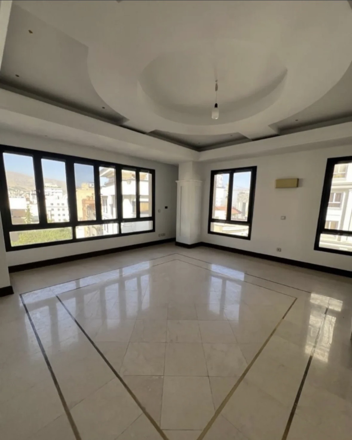 واحد 3خوابه لوکیشن دنج دو پارکینگ باکس
