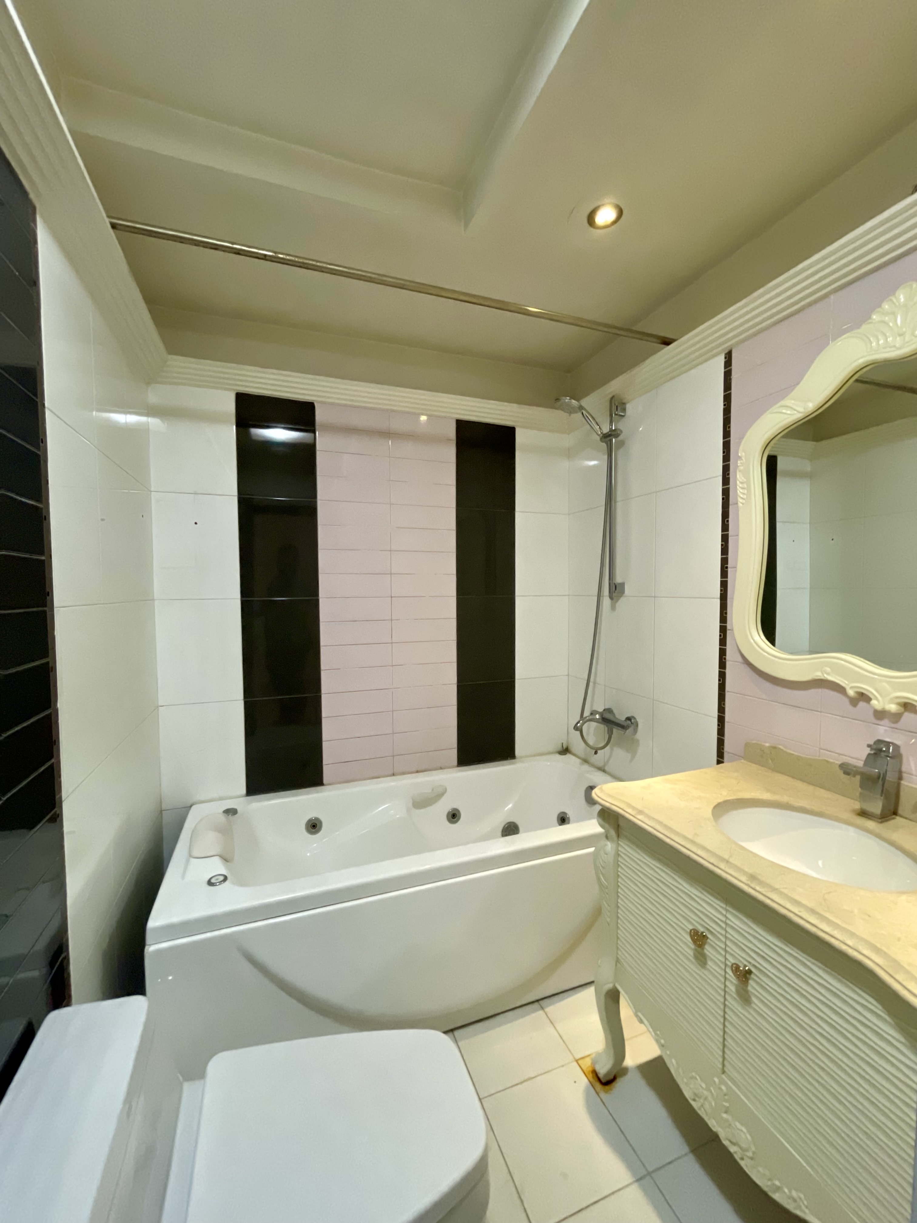 اجاره آپارتمان 200 متر فرمانیه 3خواب تاپ لوکیشن