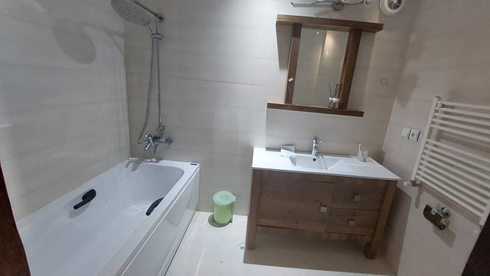 180متر *سه جهت نور*تاپ لوکیشن نیاوران
