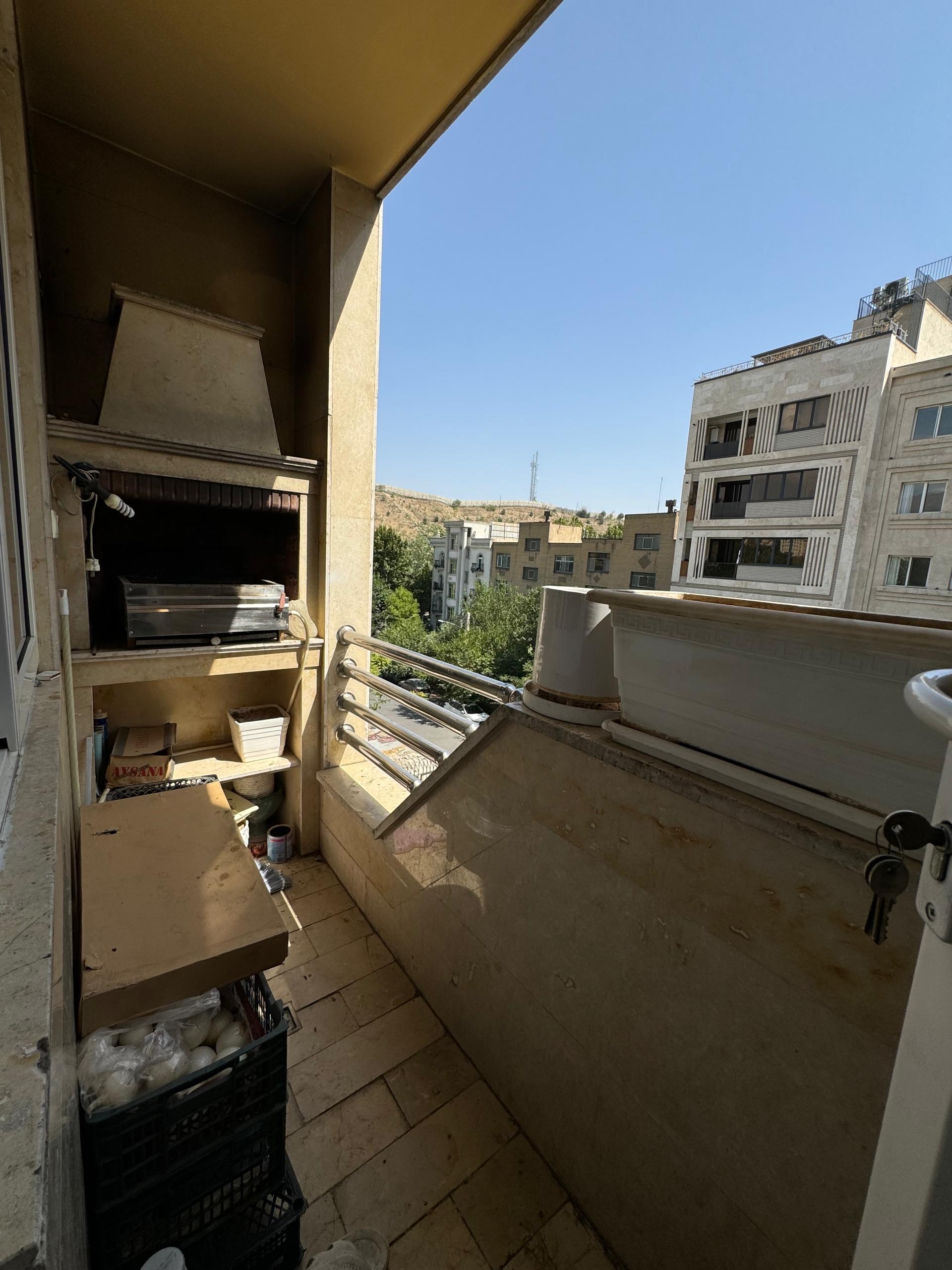 فروش آپارتمان 160 متر اندرزگو سه خواب