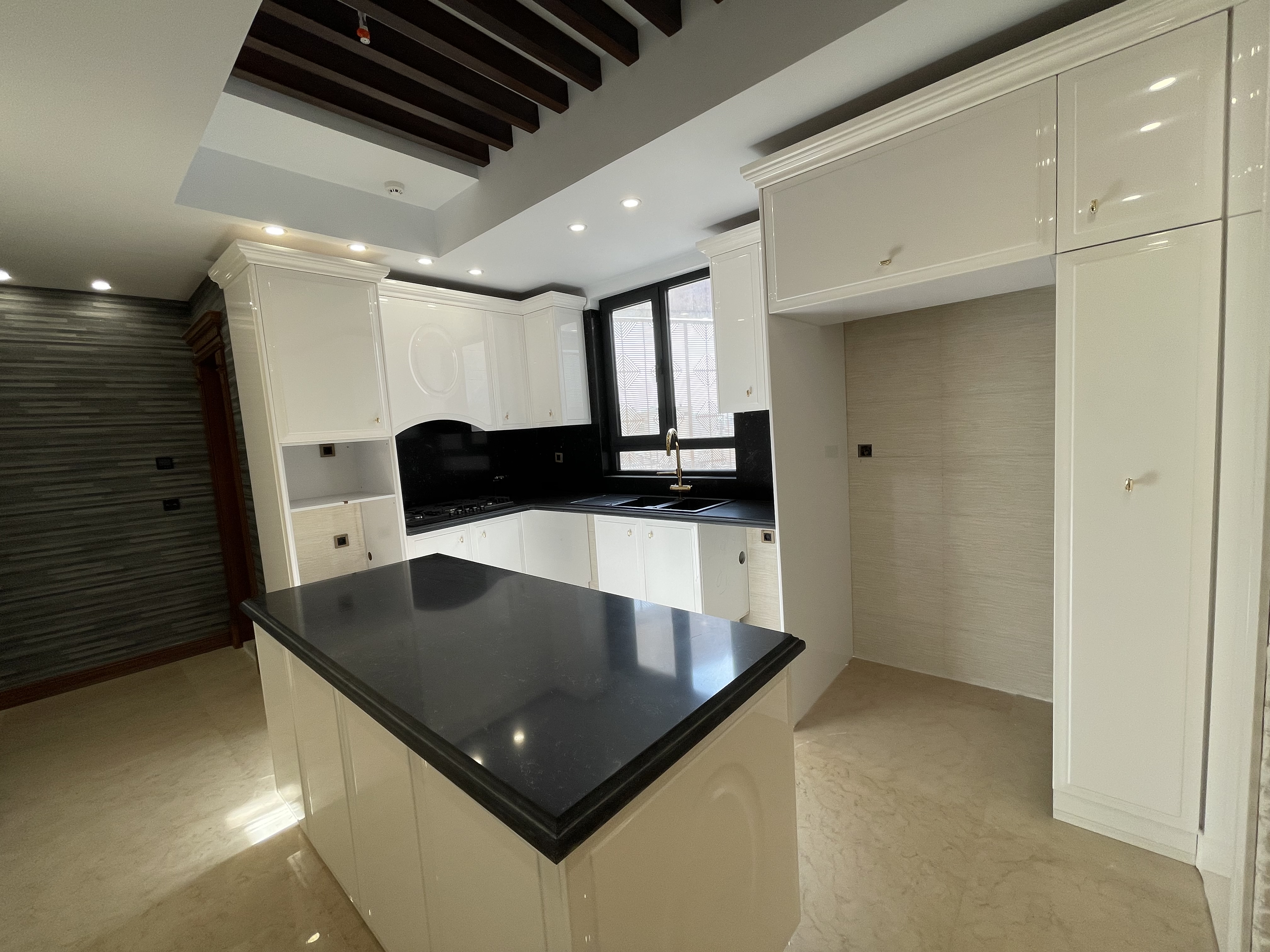 فروش آپارتمان 110 متر فرمانیه فول 2 پارکینگ