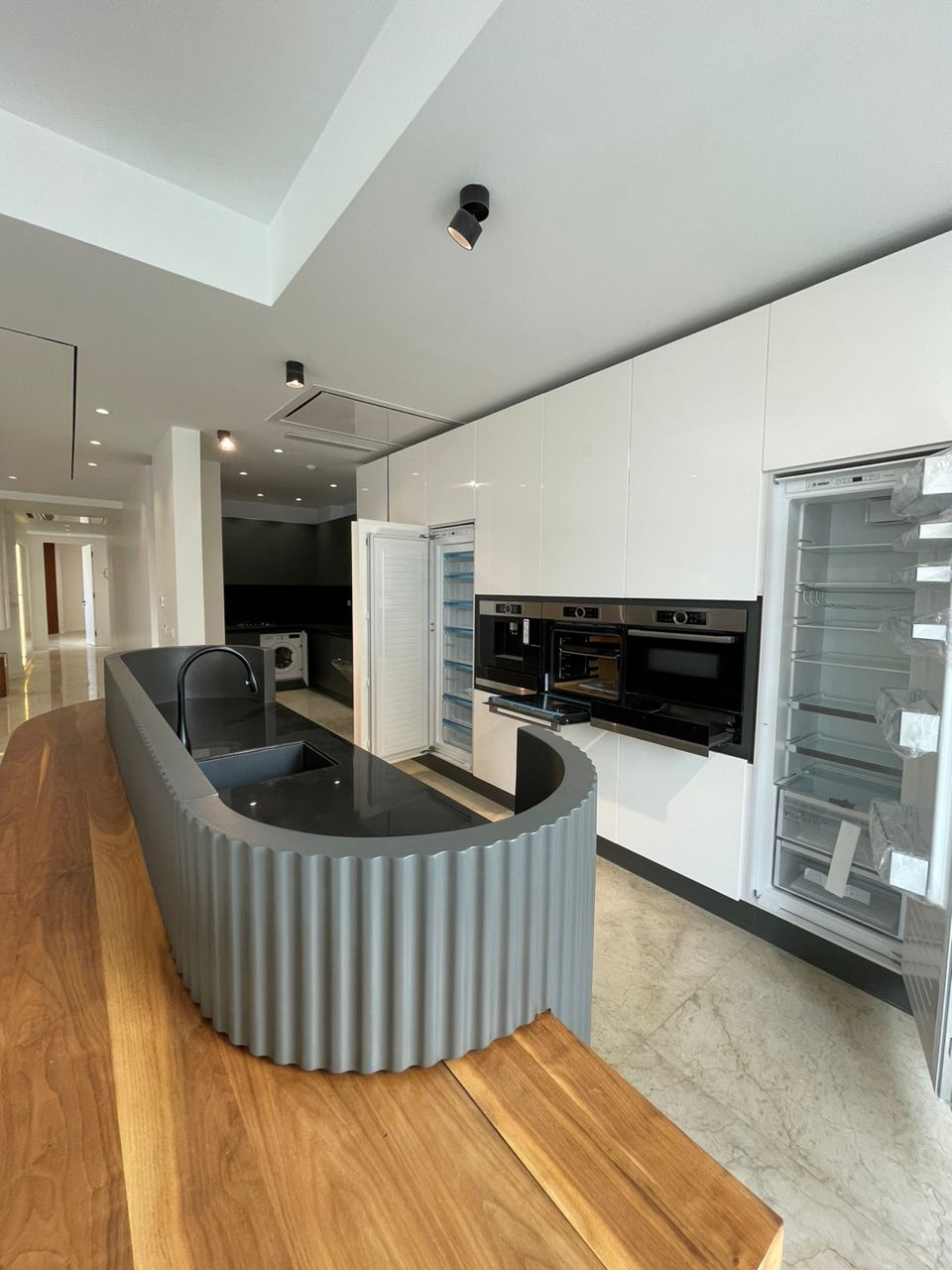 فروش آپارتمان 250 متر آجودانیه 4 خواب