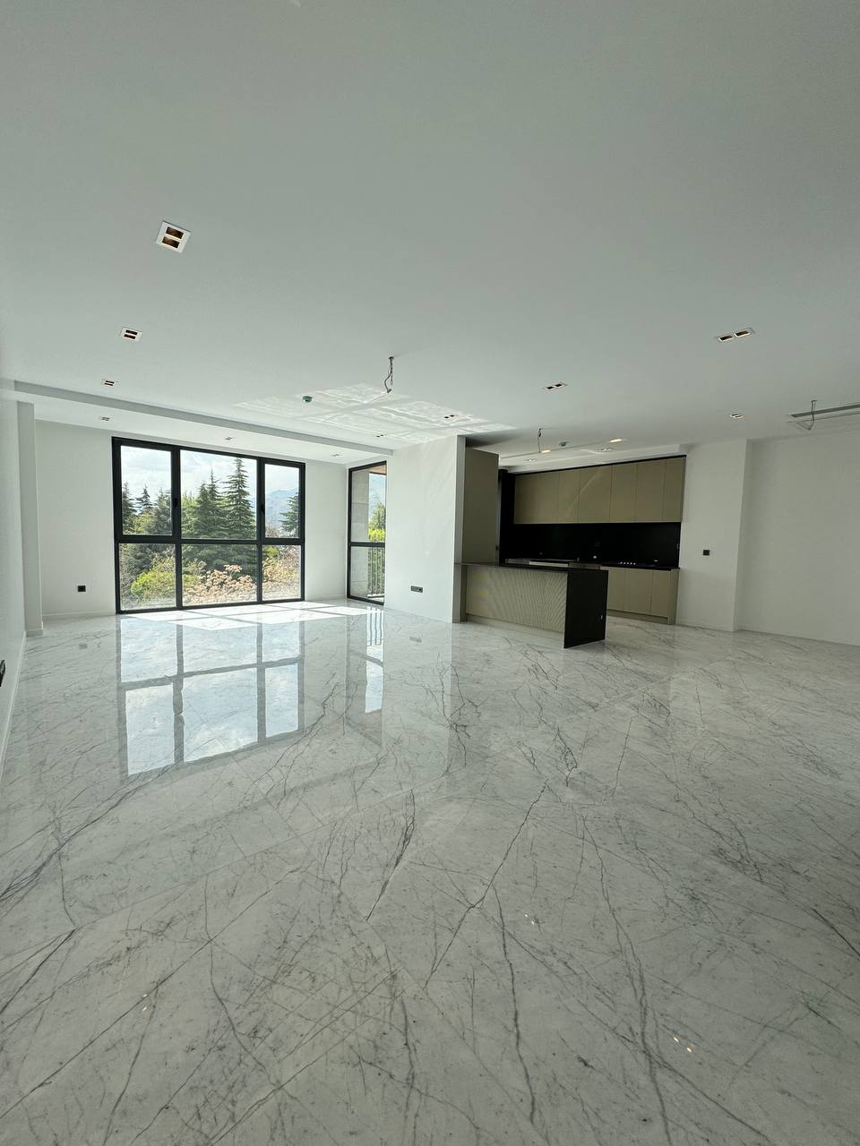 فروش آپارتمان 130متر آجودانیه فول مشاعات