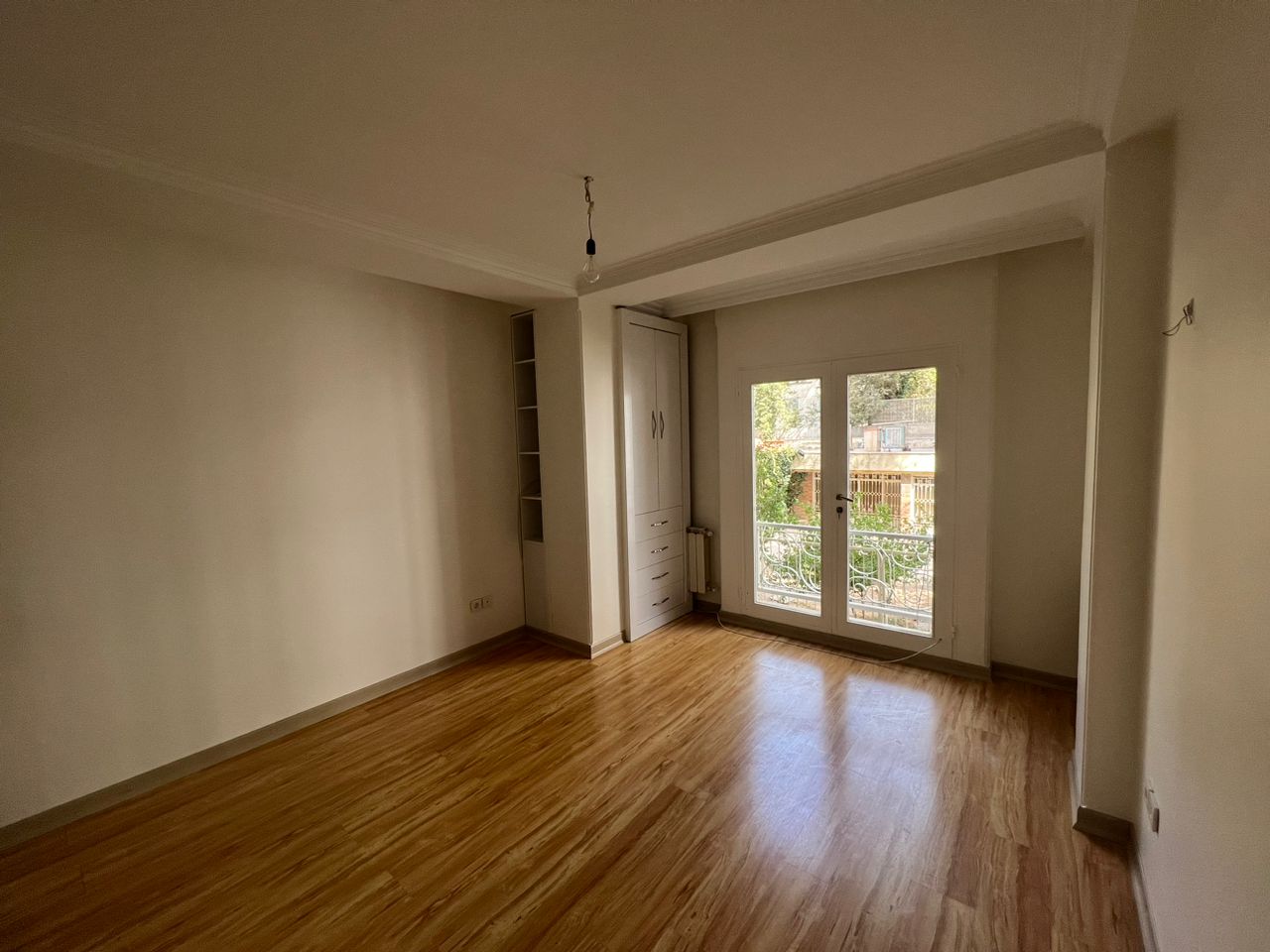 فروش آپارتمان 210متر  کارمانیه شمالی 3خواب ویو مشجر