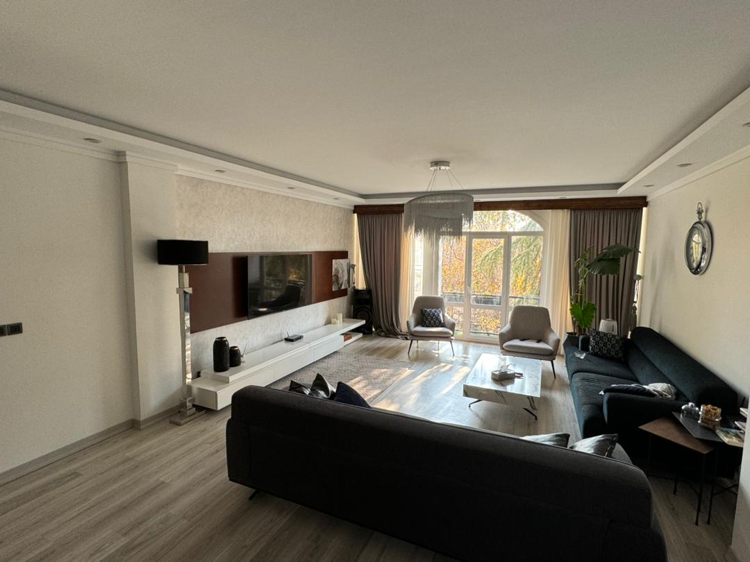 فروش آپارتمان نیاوران 203 متر ویو مشجر نزدیک پارکینگ لوکیشن اعیانی