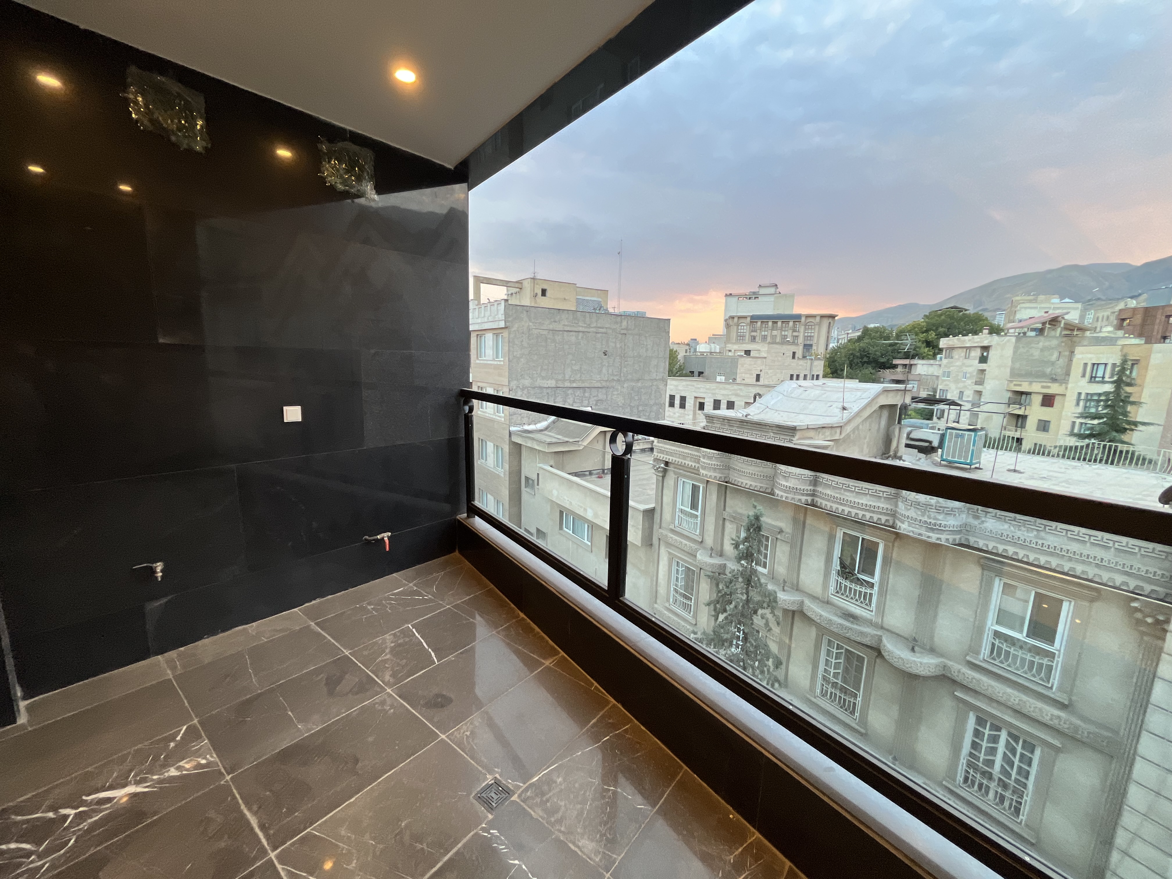 فروش آپارتمان 100 متر فرمانیه 2 خواب