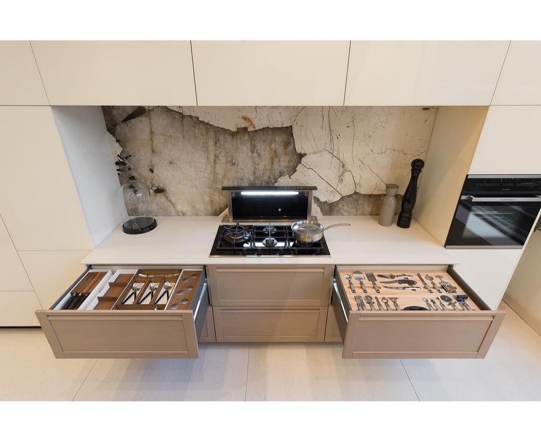 فروش آپارتمان 300 متر آجودانیه 4 خواب فول مشاعات