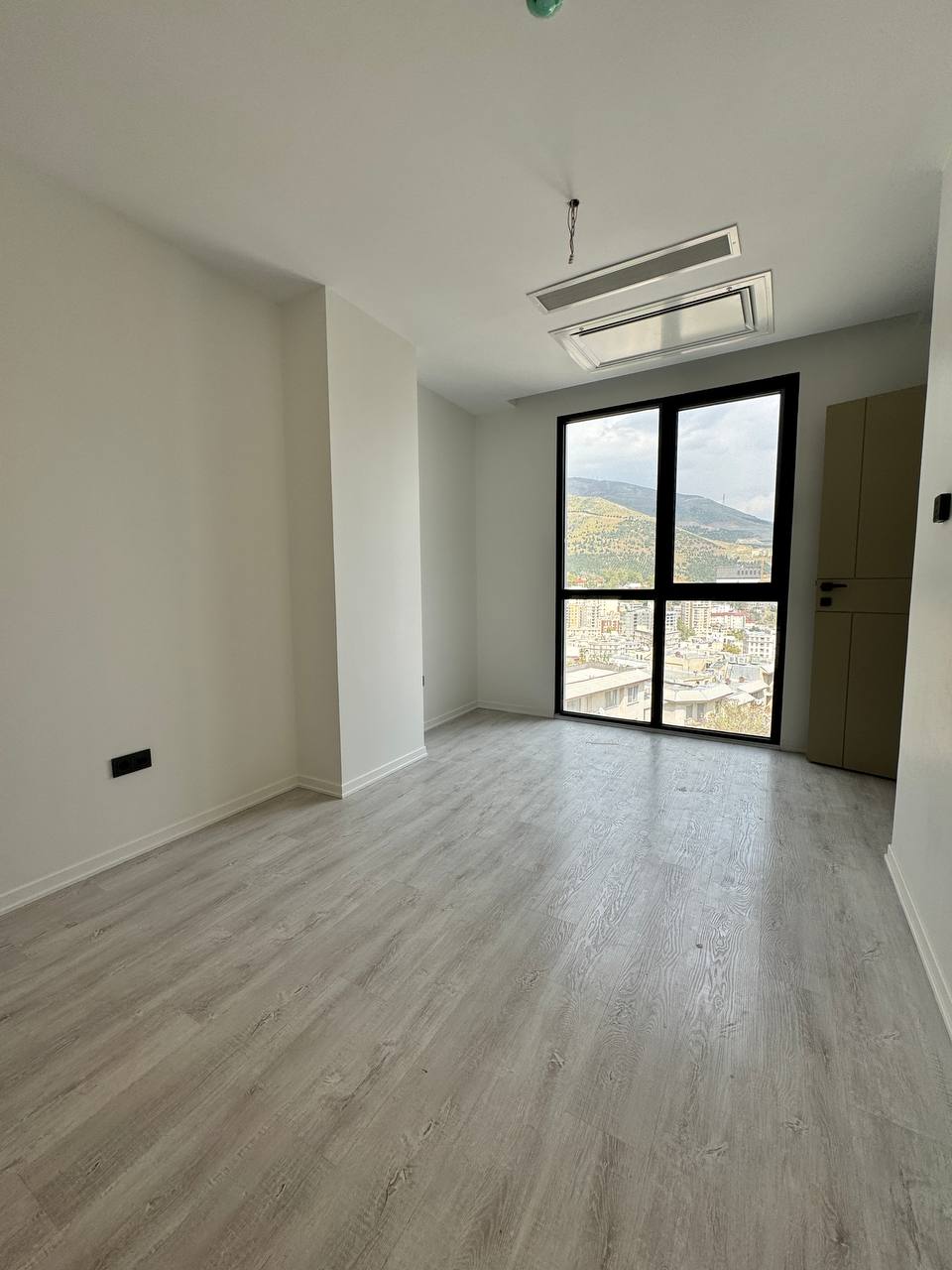 فروش آپارتمان 130متر آجودانیه فول مشاعات