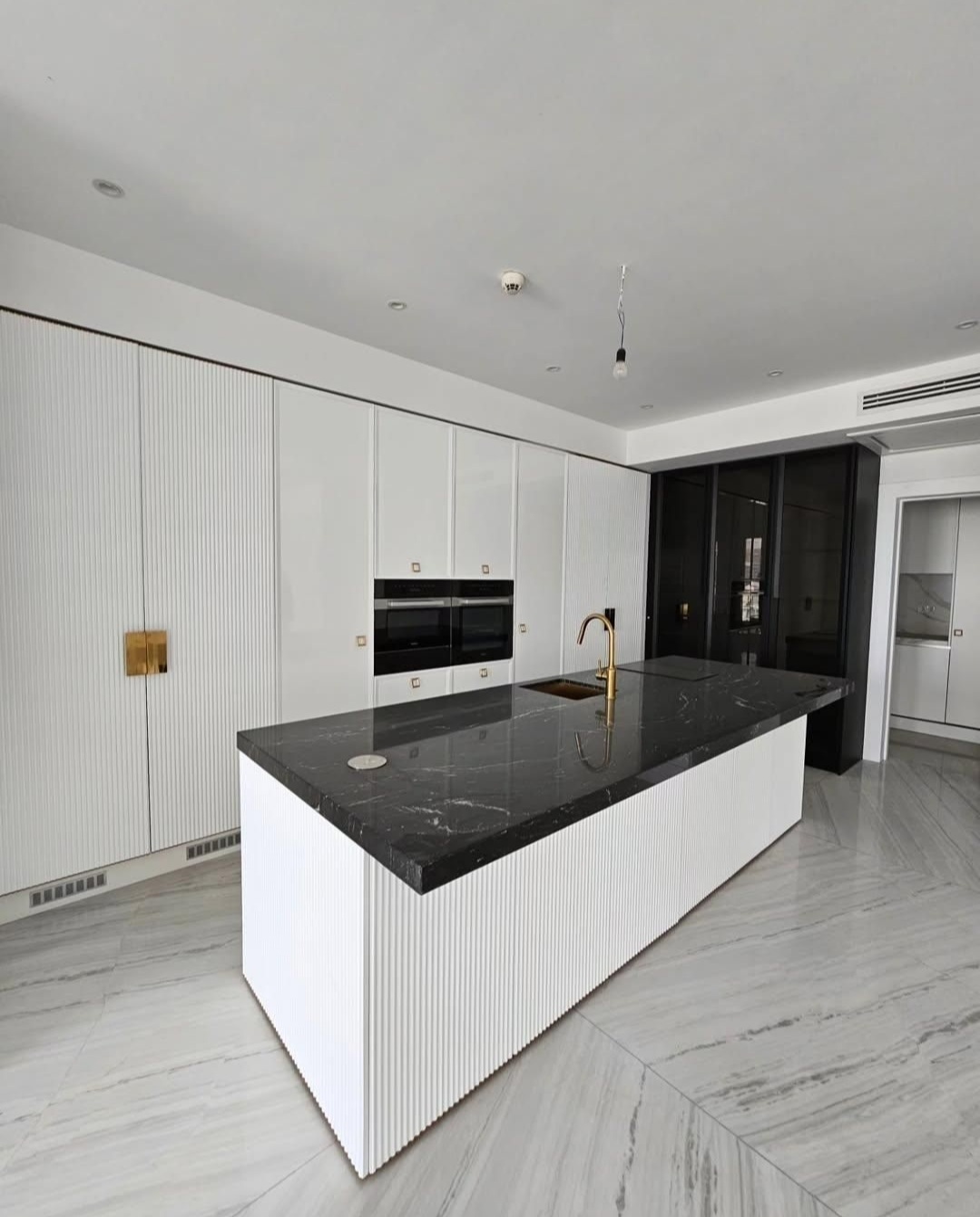 اجاره آپارتمان 275متر کامرانیه  کلید نخورده  تک واحدی