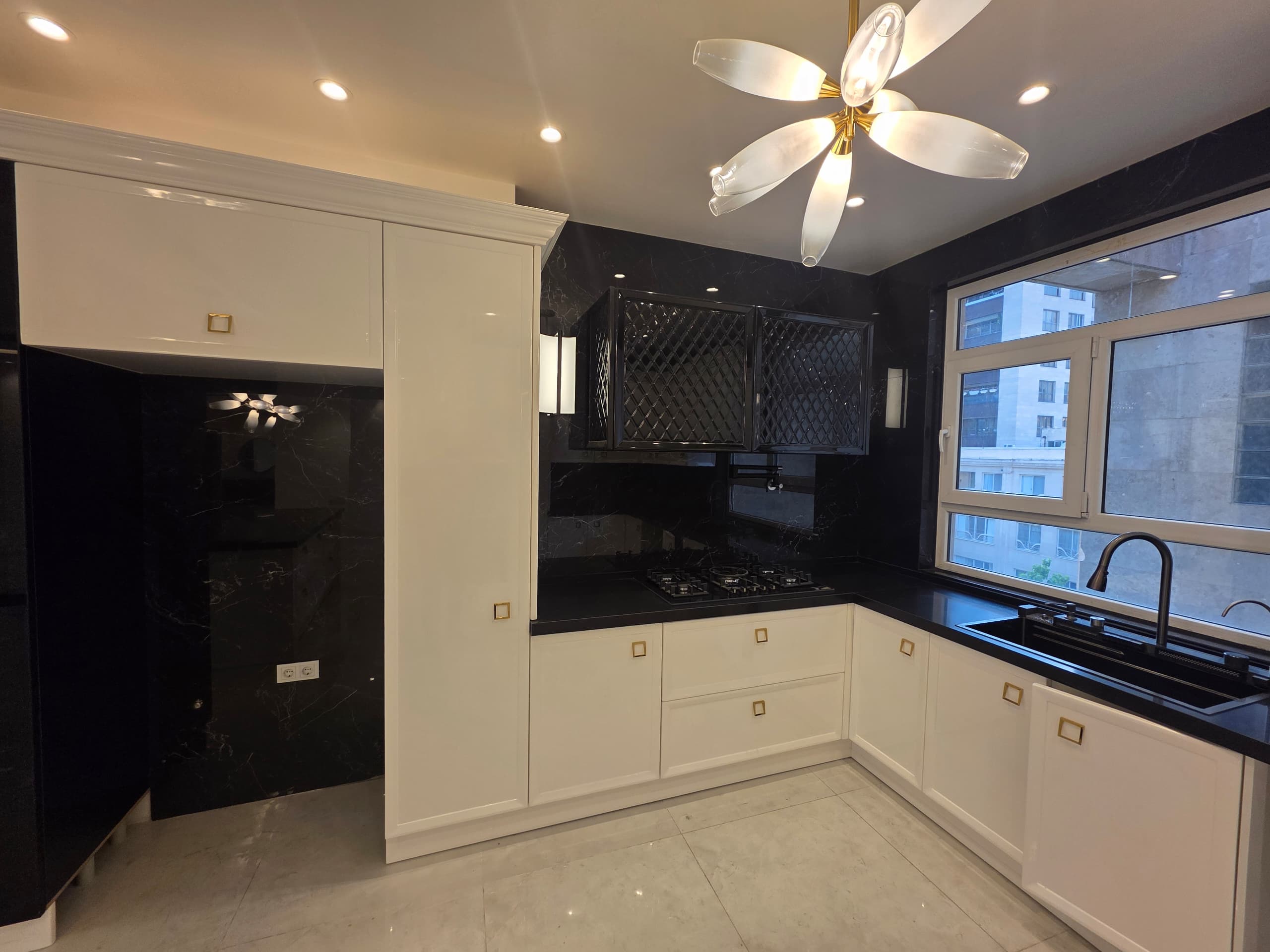 فروش آپارتمان 178 متر  الهیه  کلید نخورده  با مشاعات آبی