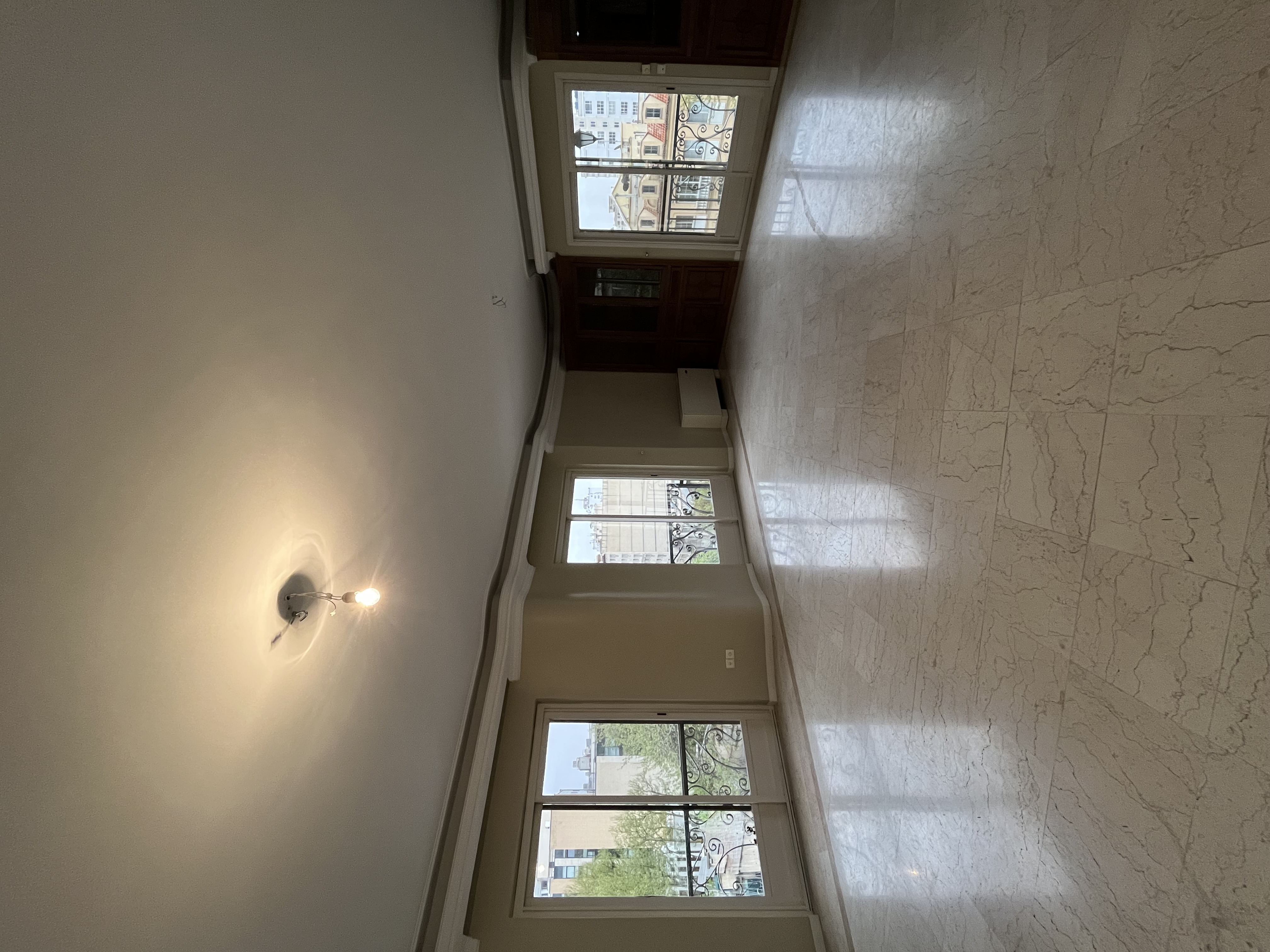 175 متر دو‌نبش