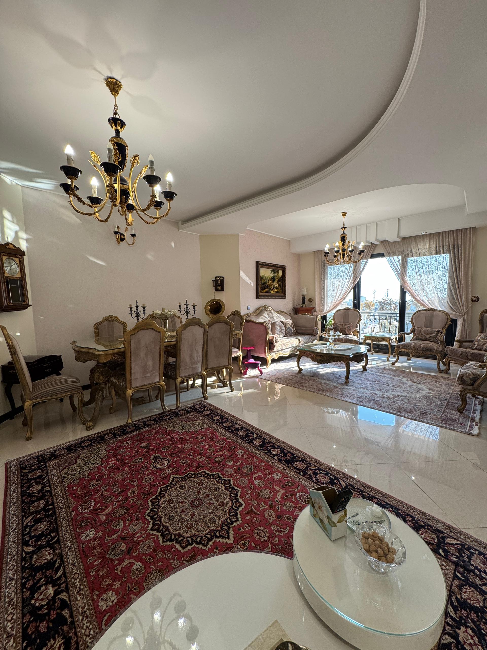 فروش آپارتمان 127متر آجودانیه تاپ لوکیشن
