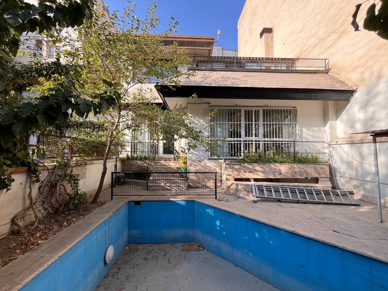 اجاره آپارتمان 320متر فرمانیه شرقی ویلایی دربست