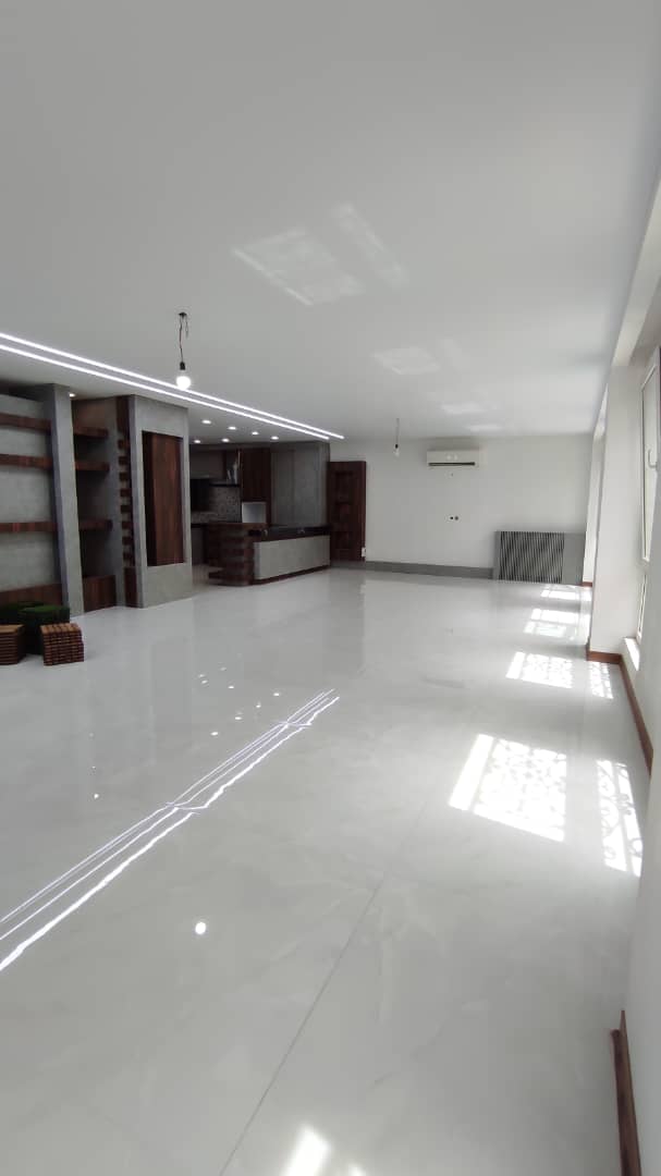 فروش آپارتمان 210متر 20متر شمال کاخ  حیاط دراختیار