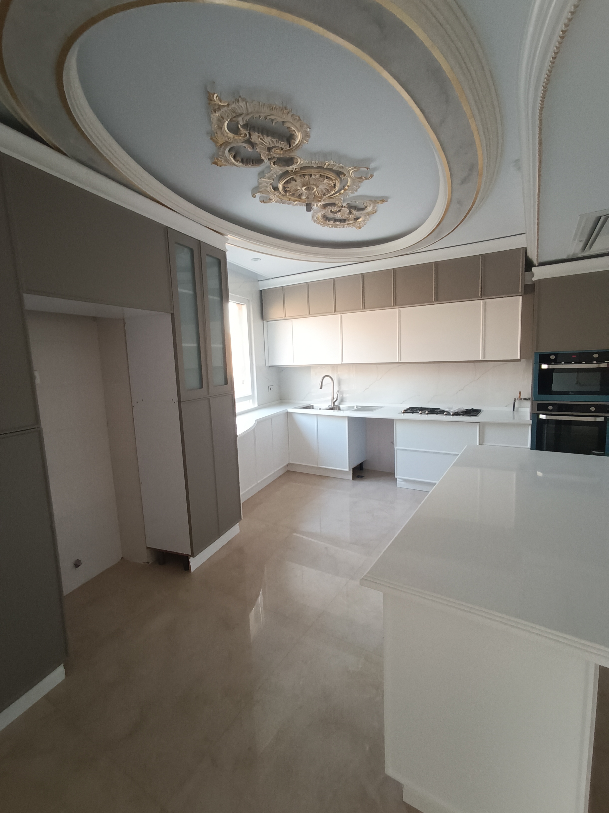 فروش آپارتمان 220 متر شهرک لاله تکواحدی 3 خواب ویو کوهستان