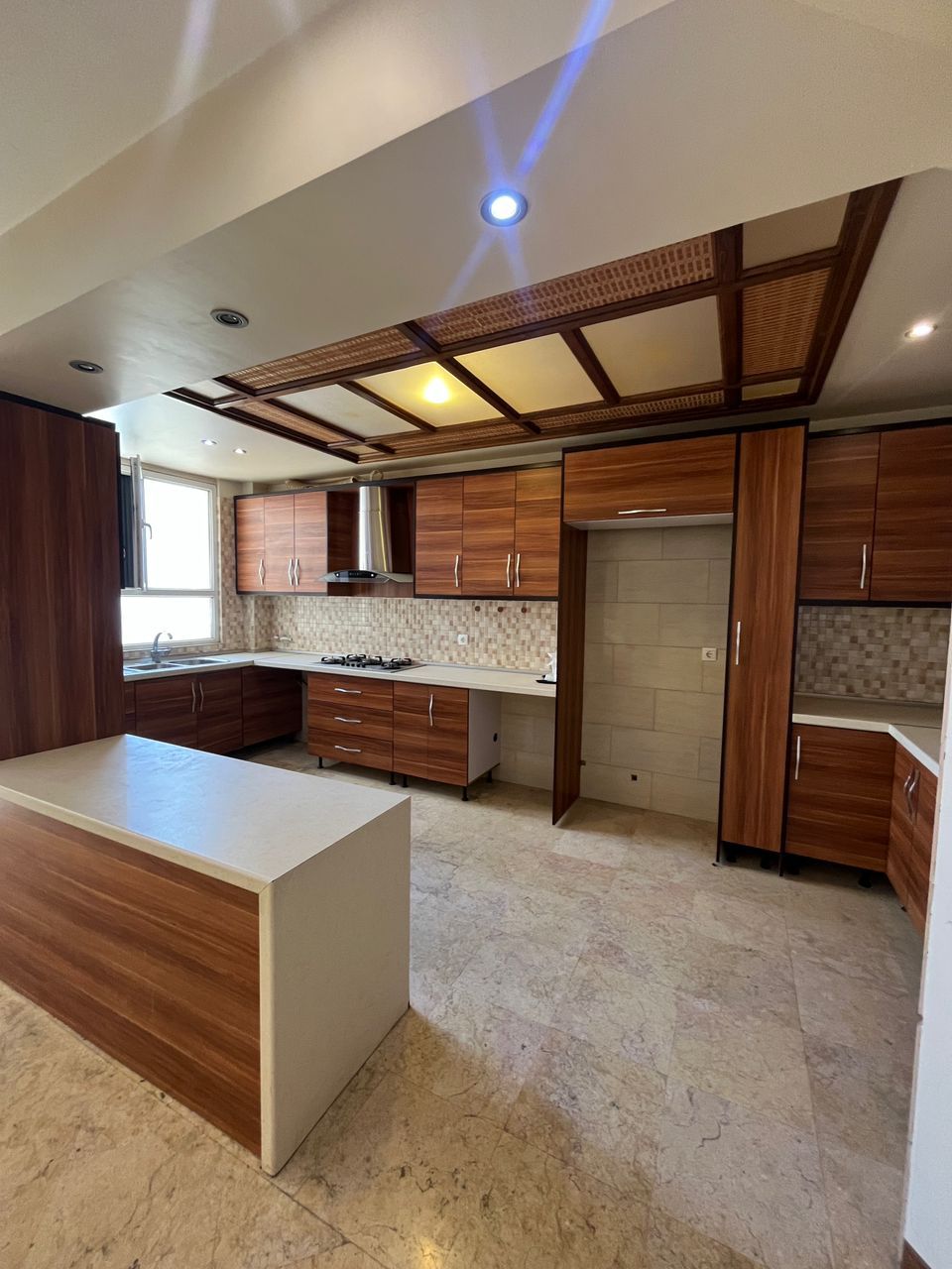 اجاره آپارتمان 140 متر دزاشیب ساختمان برند