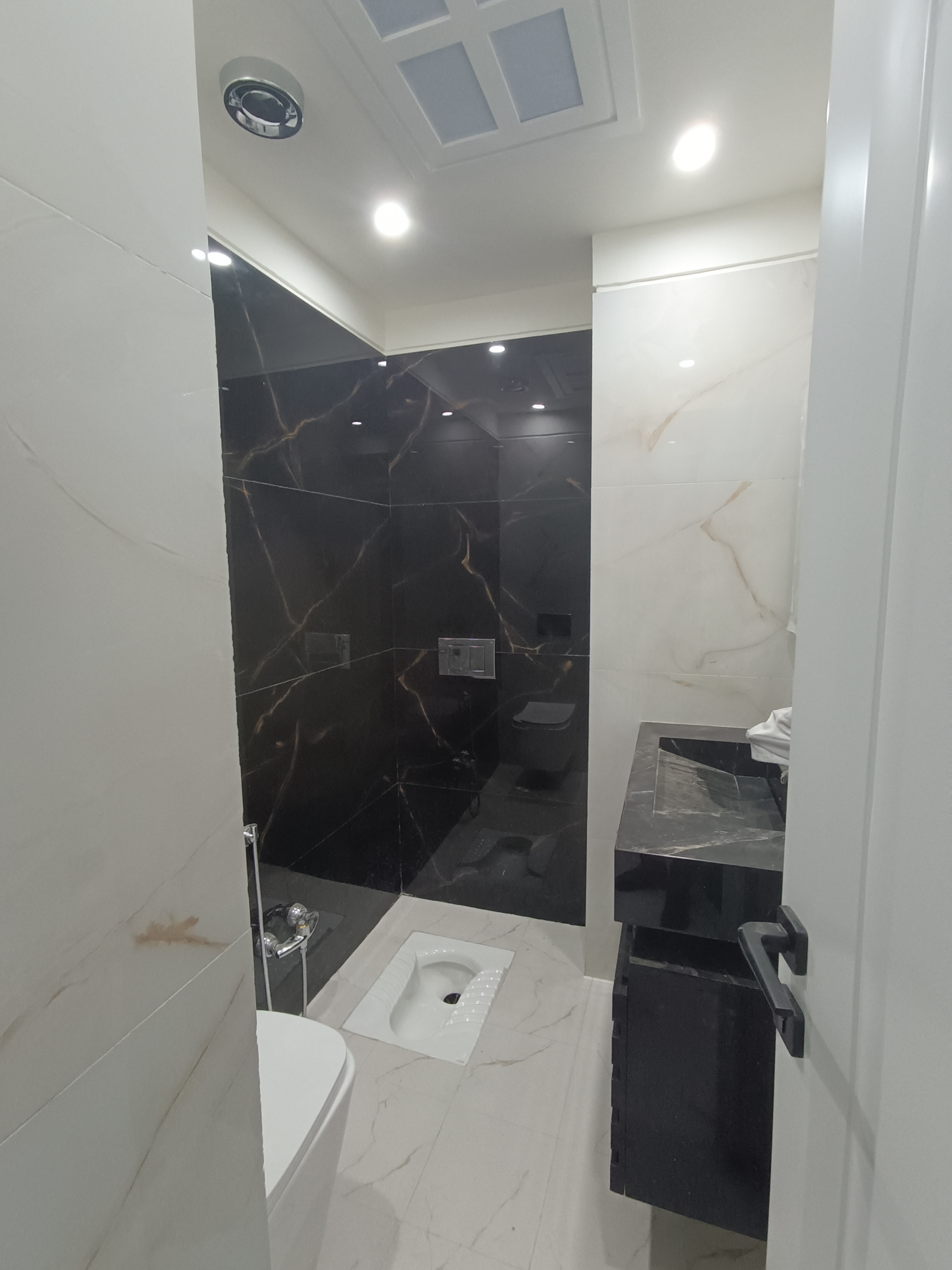 فروش آپارتمان 140 متر شهرک لاله 3 خواب یه مستر نوساز کلید نخورده