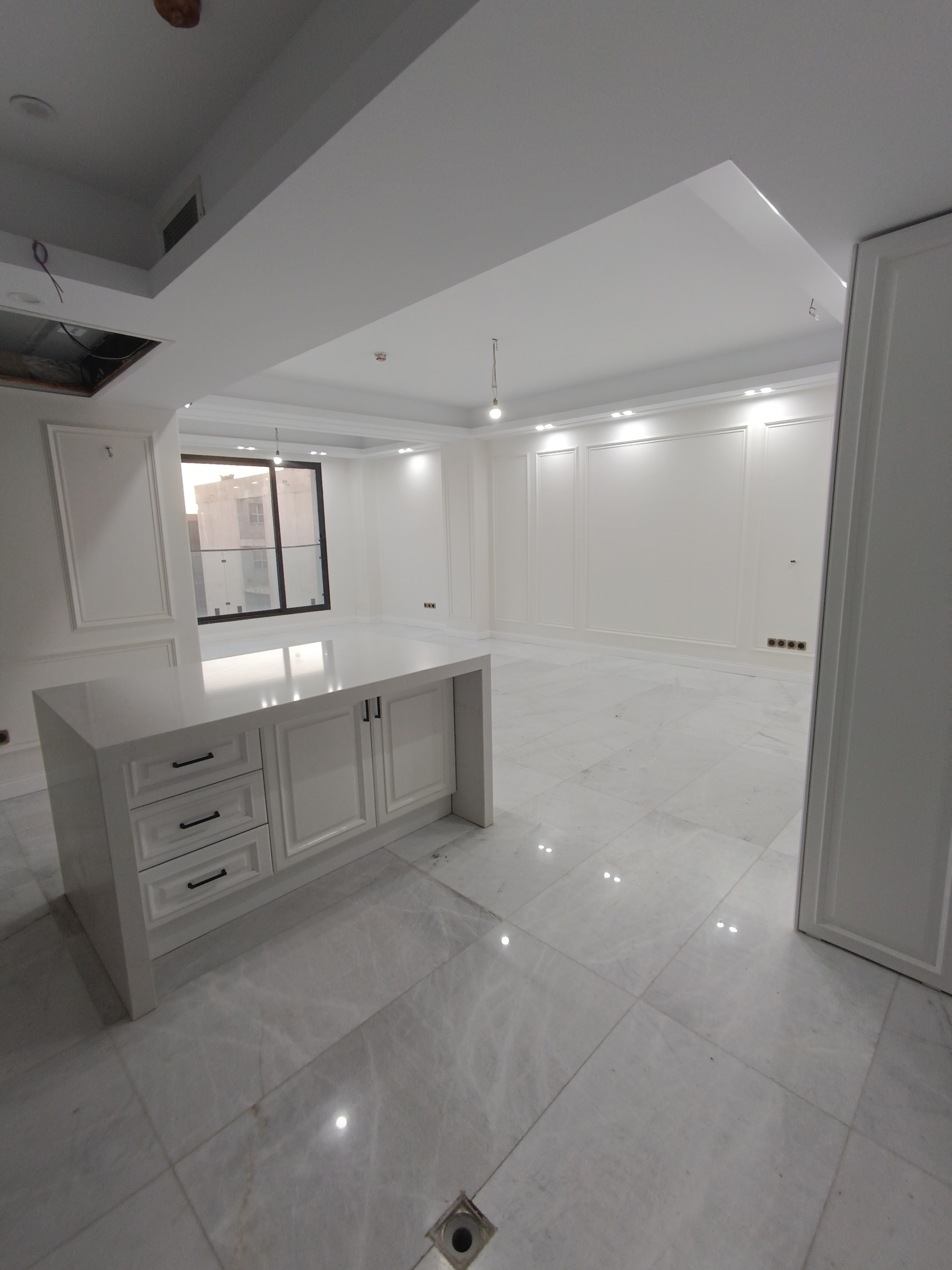 فروش آپارتمان  135 مترشهرک لاله 3 خواب نوساز جنوبی بالکن و لابی