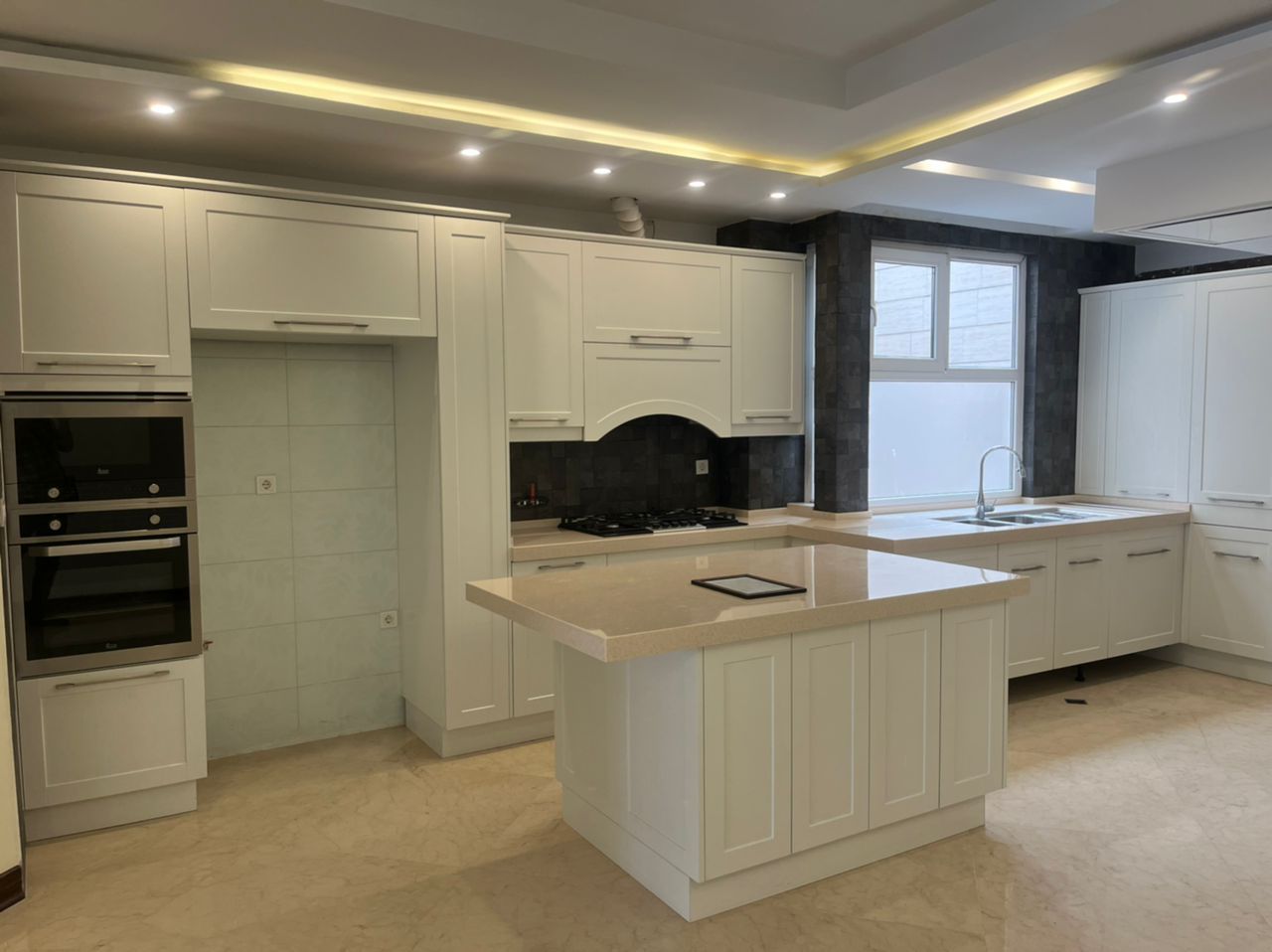 حکمت/165متری/در دل کوهستان