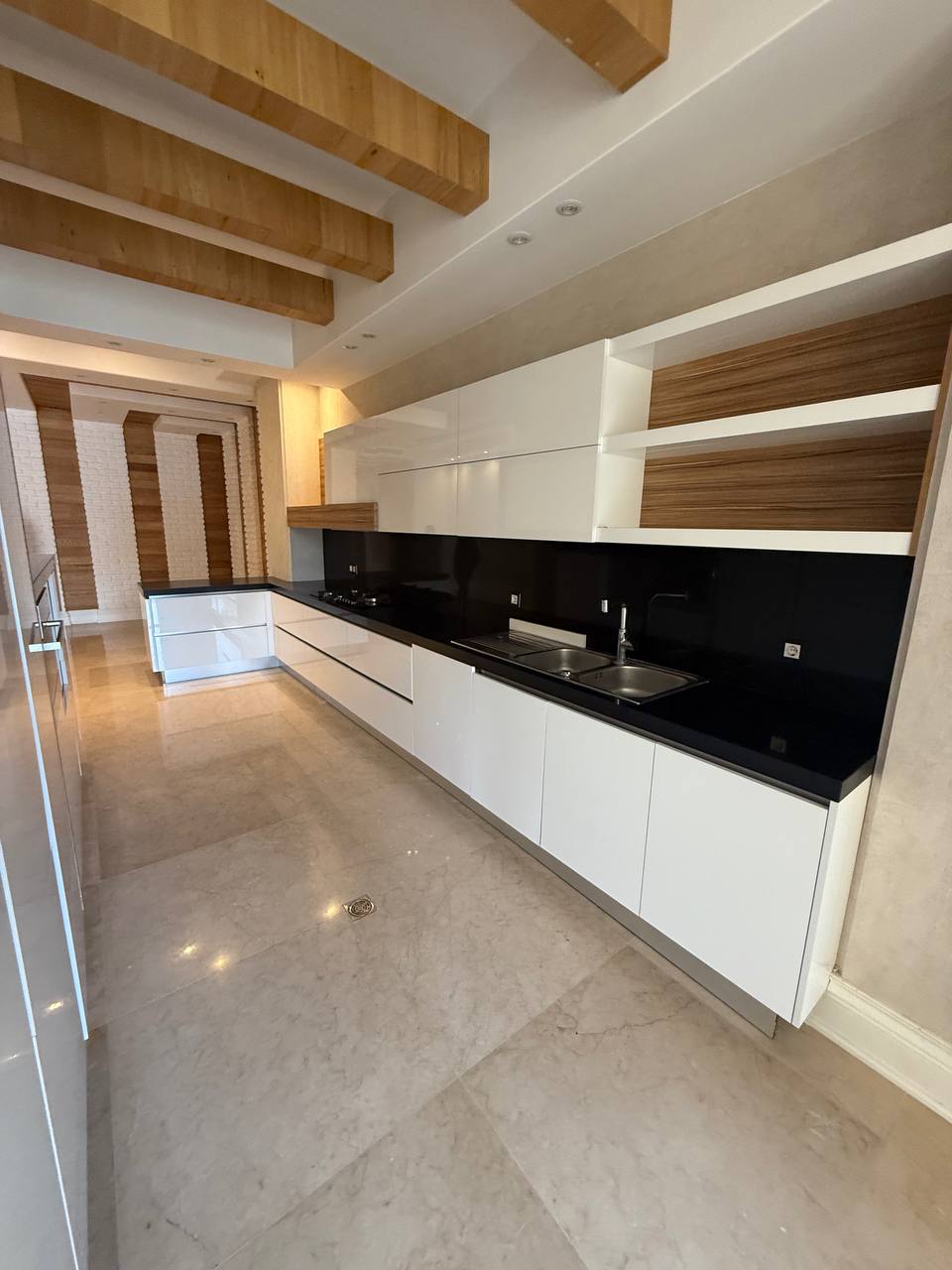 اجاره آپارتمان 200متر تاپ لوکیشن نیاوران مرجان