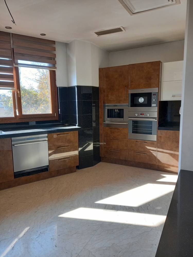 فروش آپارتمان 246 متر 3 خواب در نیاوران