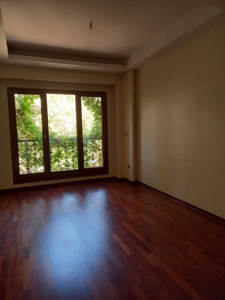 فروش آپارتمان 246 متر 3 خواب در نیاوران