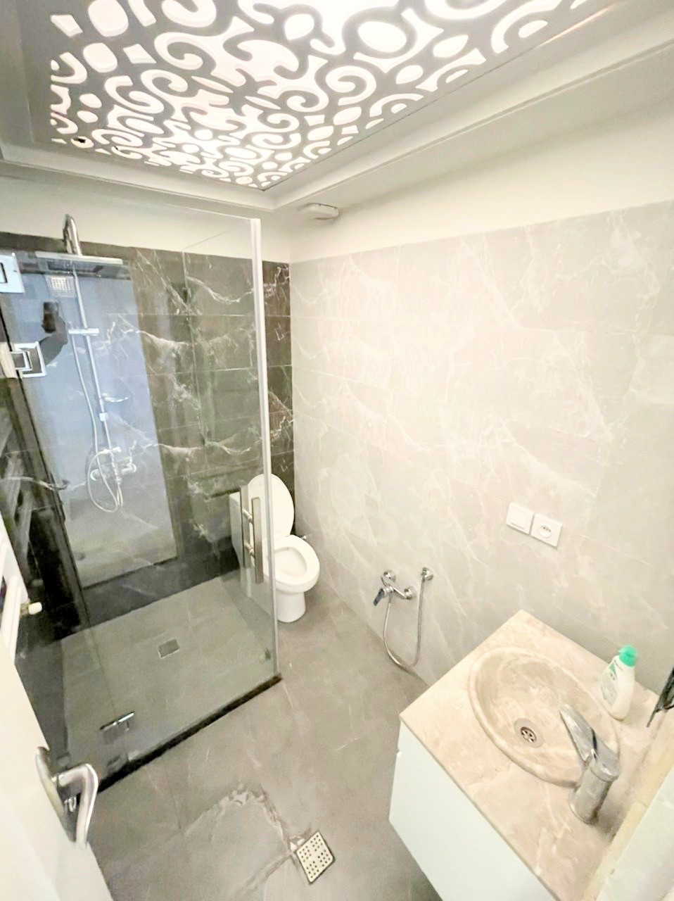 قیطریه ۱۲۲ متر ۲ خواب فول مشاعات