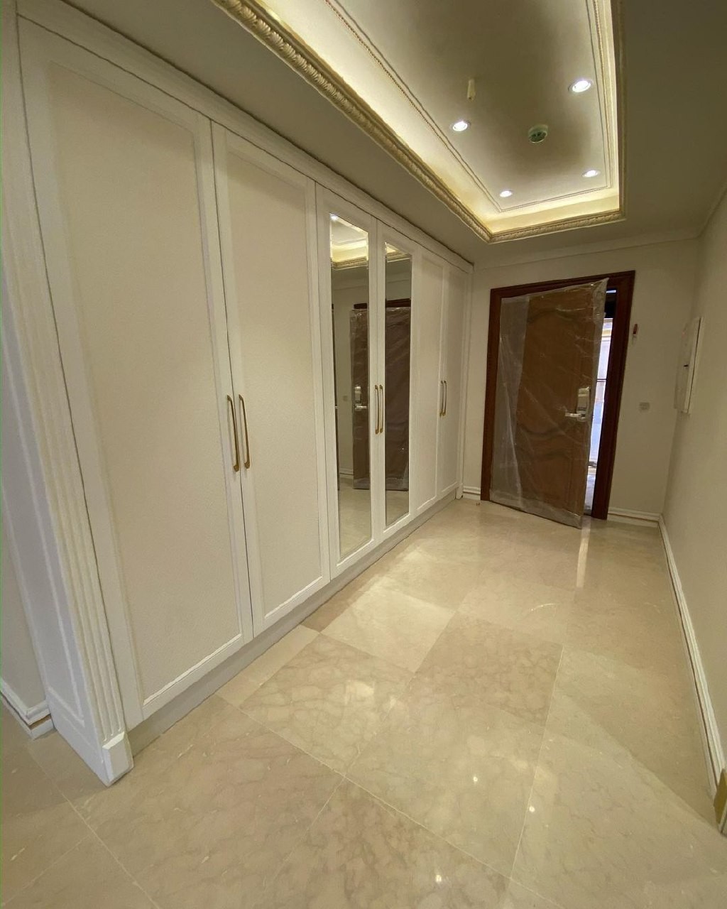 ۲۴۰ متر ، برج باغ ، تراس قابل چیدمان