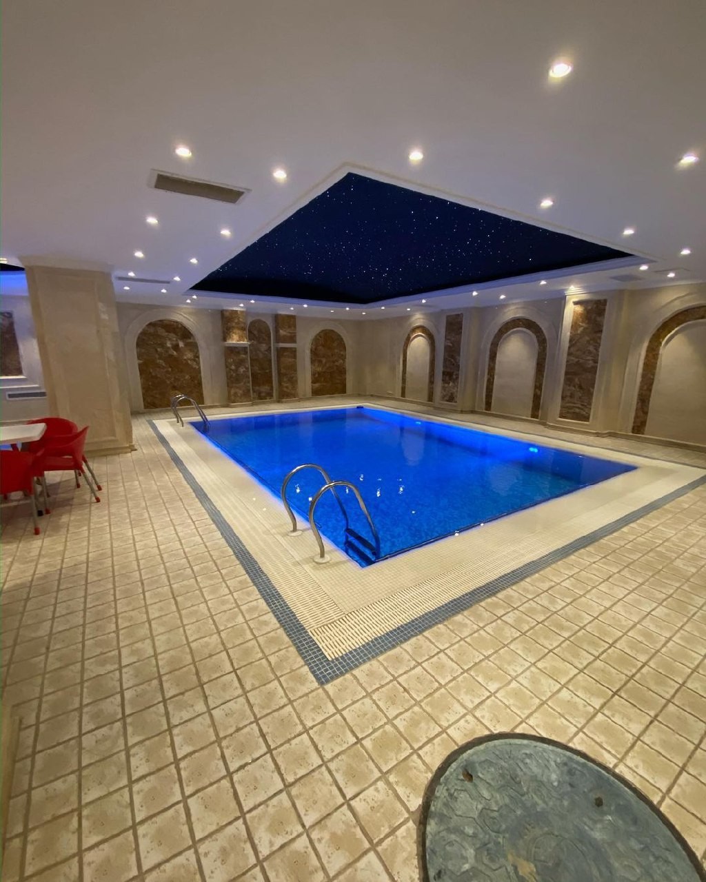 ۲۴۰ متر ، برج باغ ، تراس قابل چیدمان