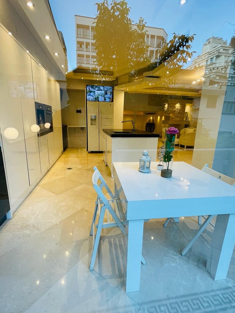 ۷۰۰ متر ویلایی ، مناسب مشاغل