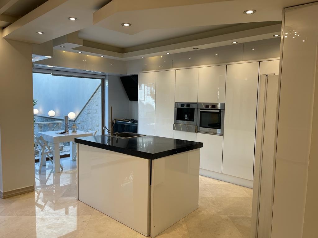 ۷۰۰ متر ویلایی ، مناسب مشاغل