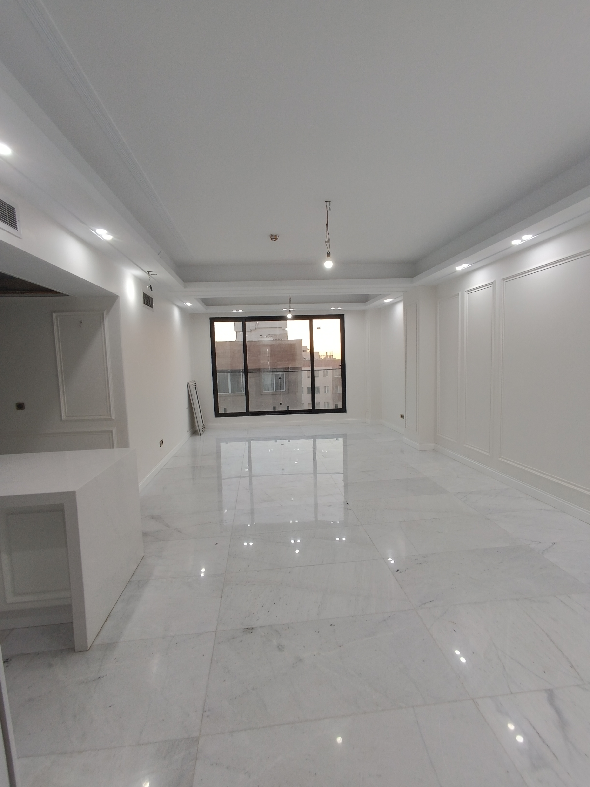 فروش آپارتمان  135 مترشهرک لاله 3 خواب نوساز جنوبی بالکن و لابی