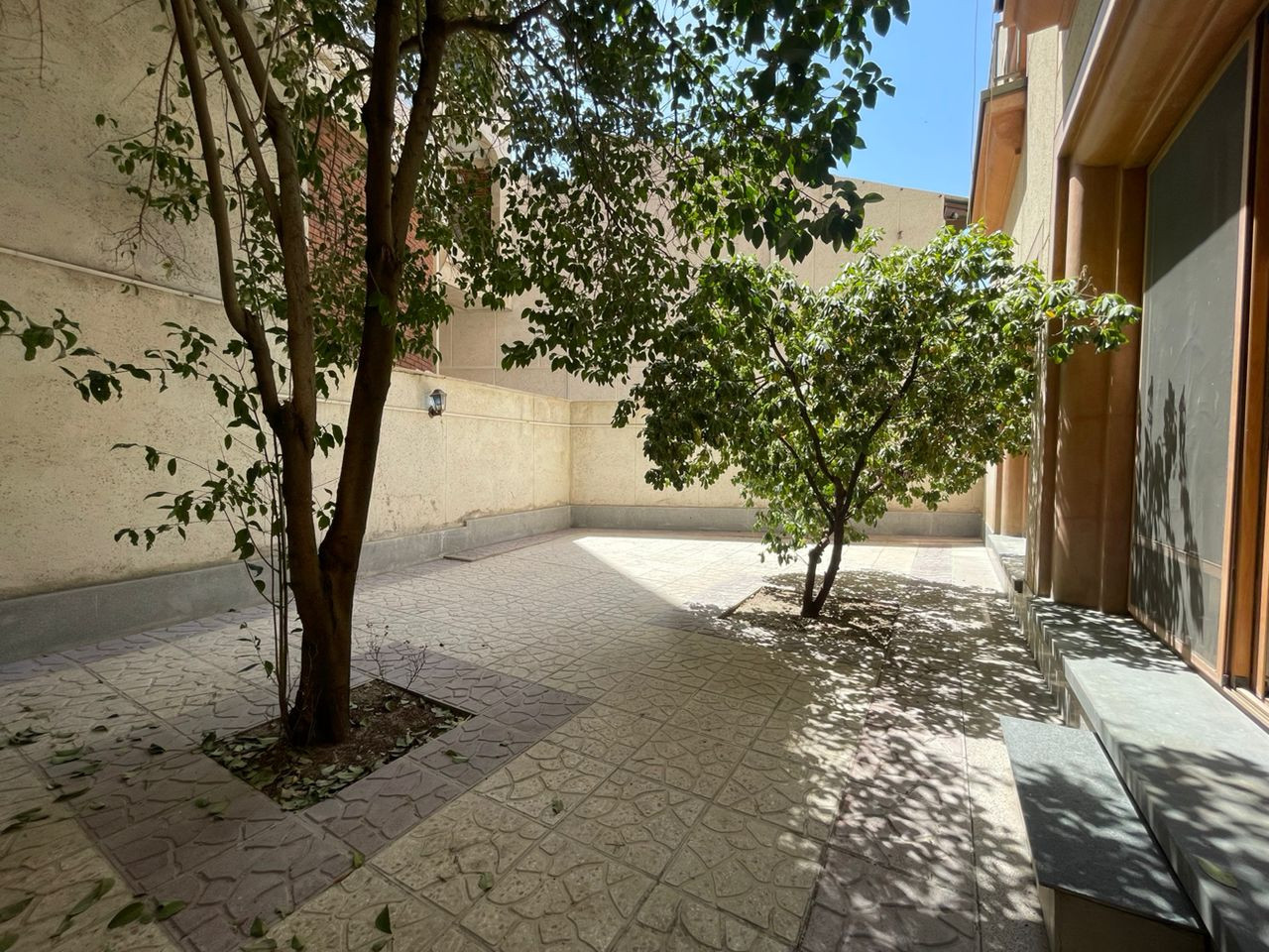 فروش آپارتمان 171 متر فرشته جردن حیاط اختصاصی