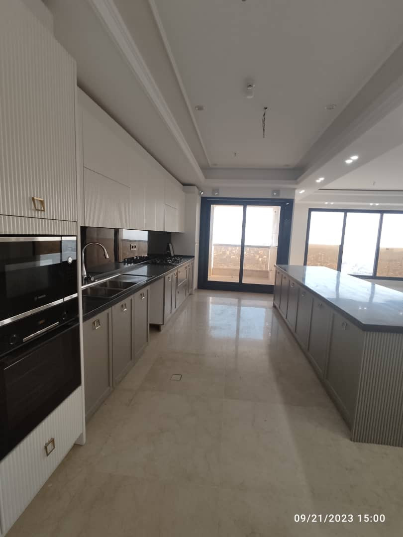 فروش آپارتمان ۲۲۰ متر قلندری جنوبی فول مشاعات