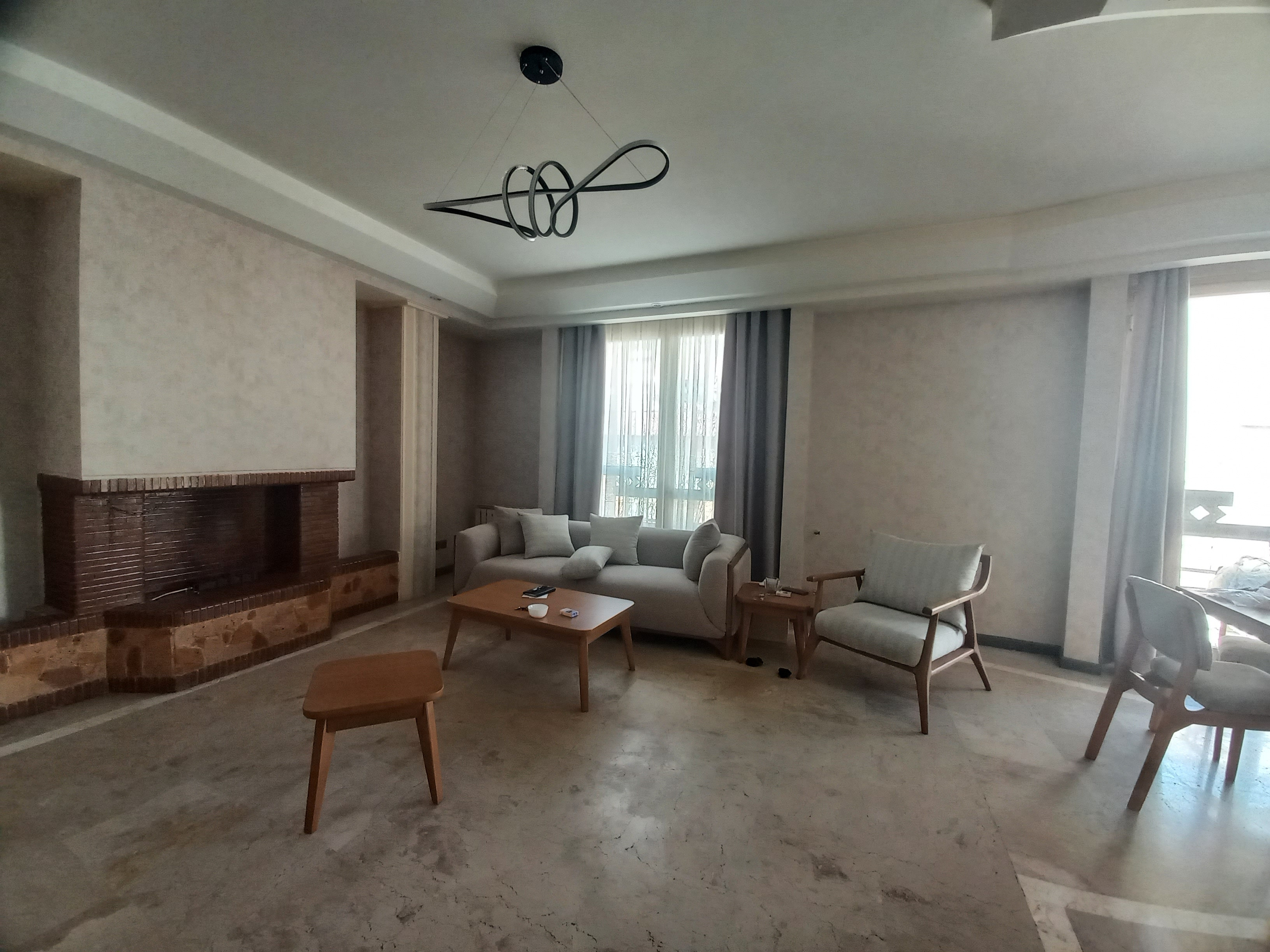 فروش آپارتمان 105 متر در قیطریه با پنجره های قدی