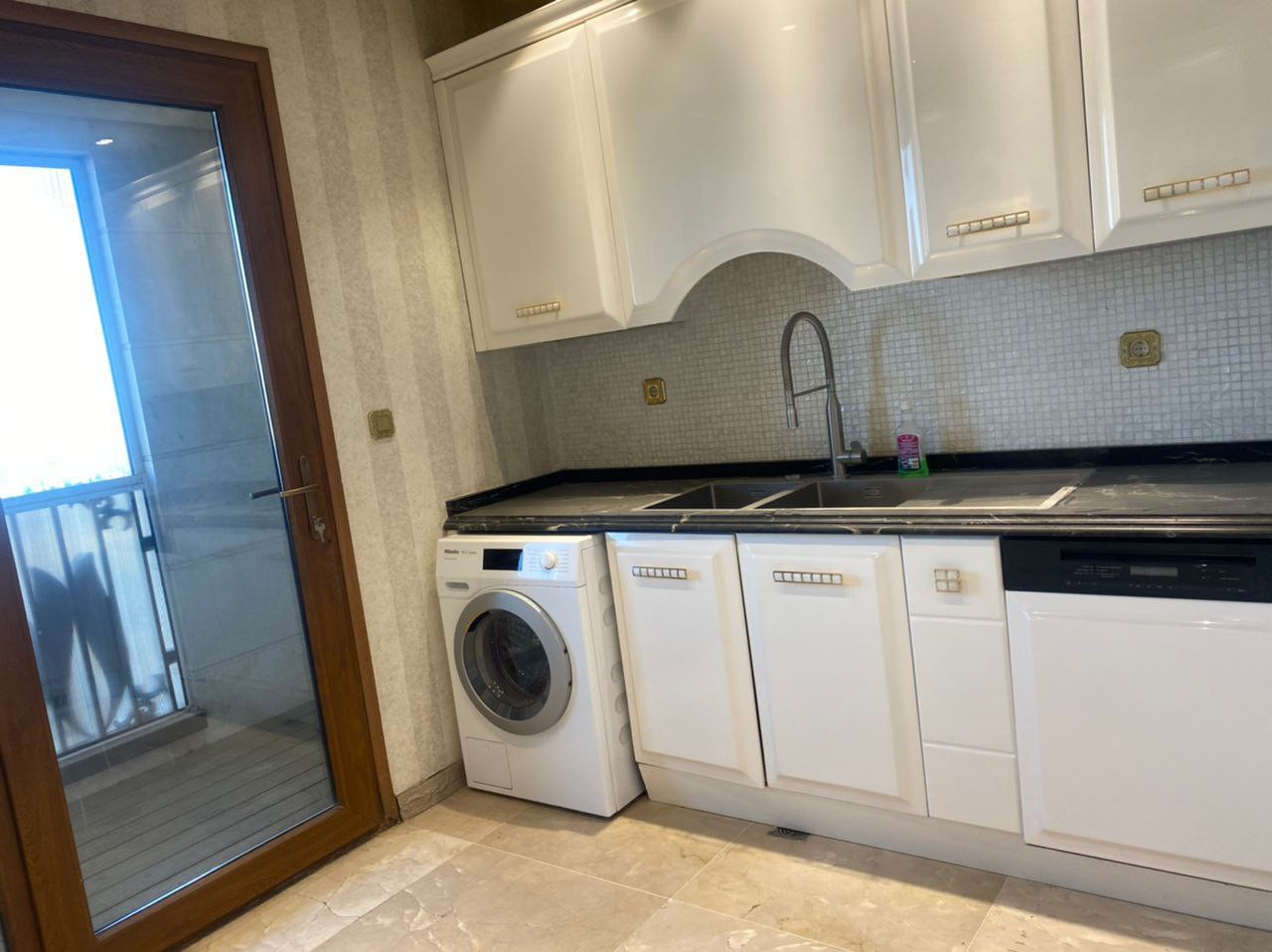 فروش آپارتمان 238 متر زعفرانیه برج کلاسیک