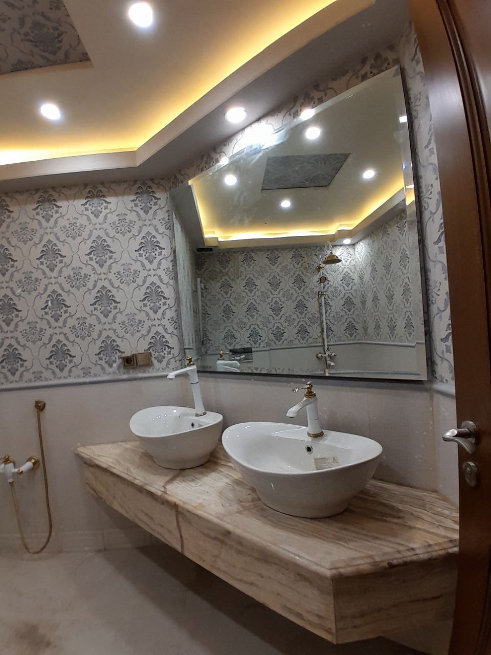 اجاره آپارتمان 260 متر جهانتاب دارای مشاعات ابی فعال