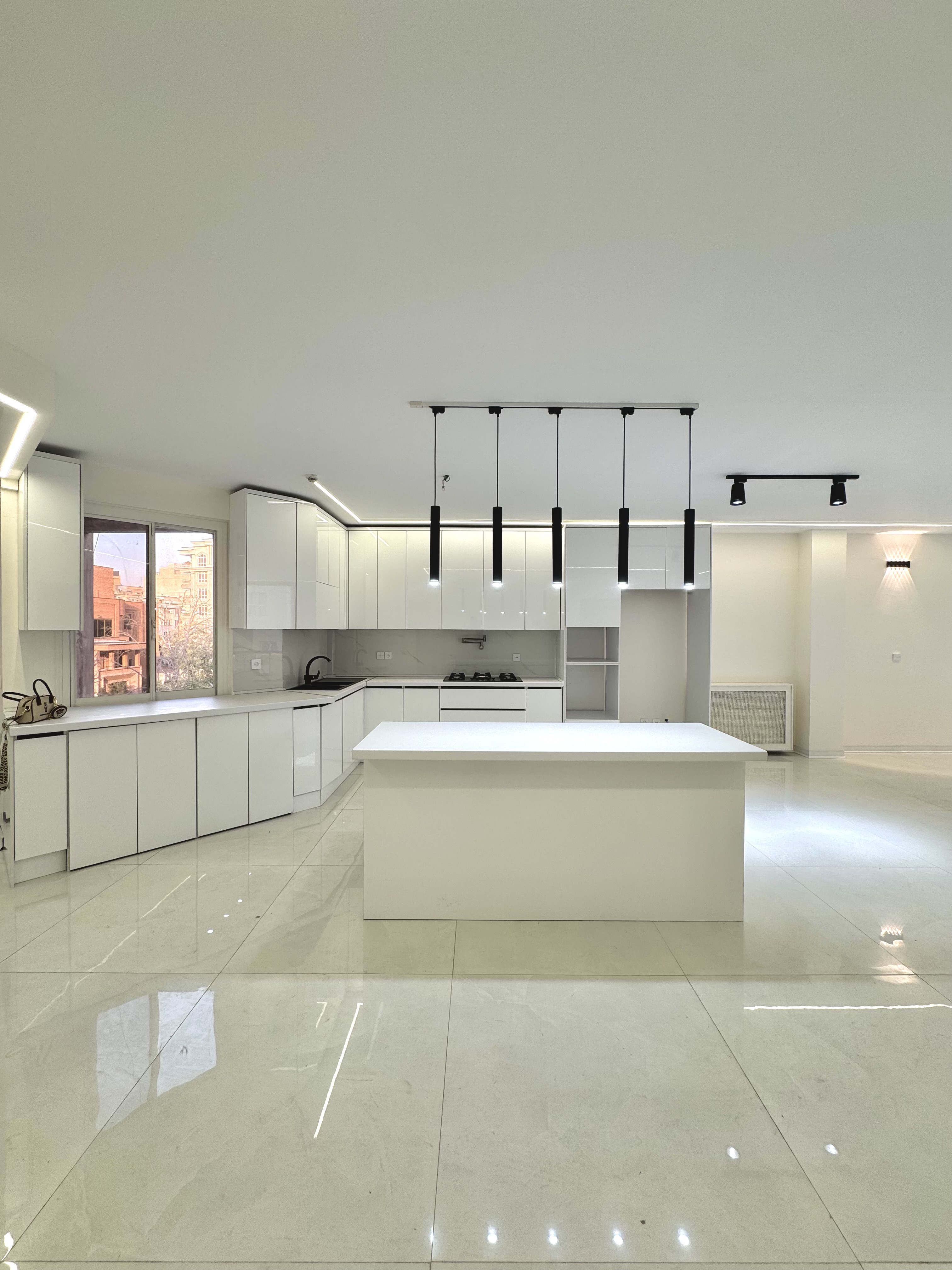 فروش آ‌پارتمان 210 متر سنبل