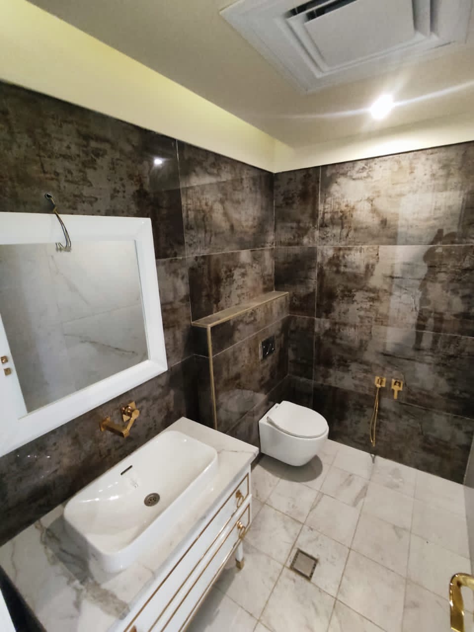 فروش اپارتمان 244متر نیاوران برج باغی بی نظیر