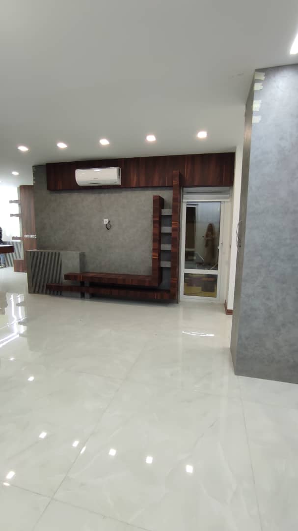 فروش آپارتمان 210متر 20متر شمال کاخ  حیاط دراختیار