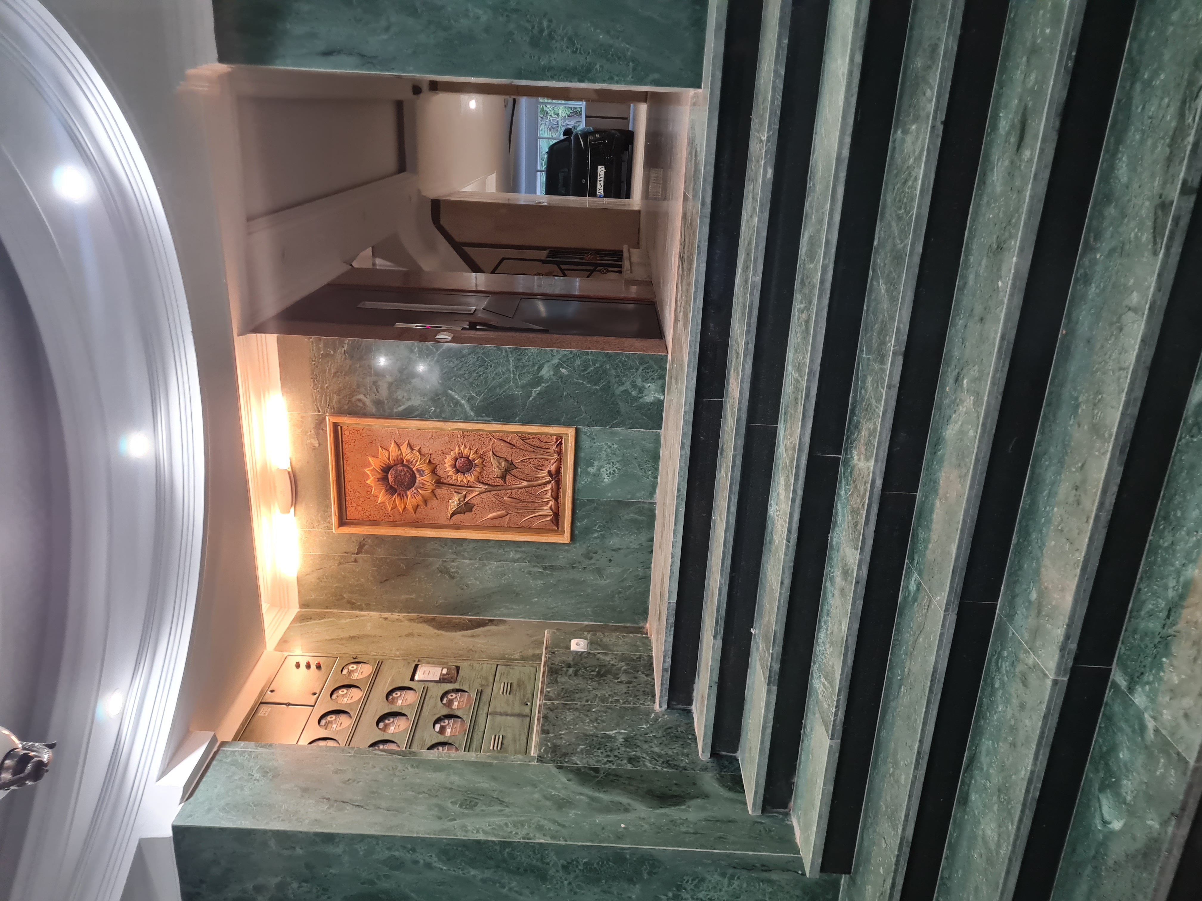 فروش آپارتمان 110 متر ارتش تاپ لوکیشن